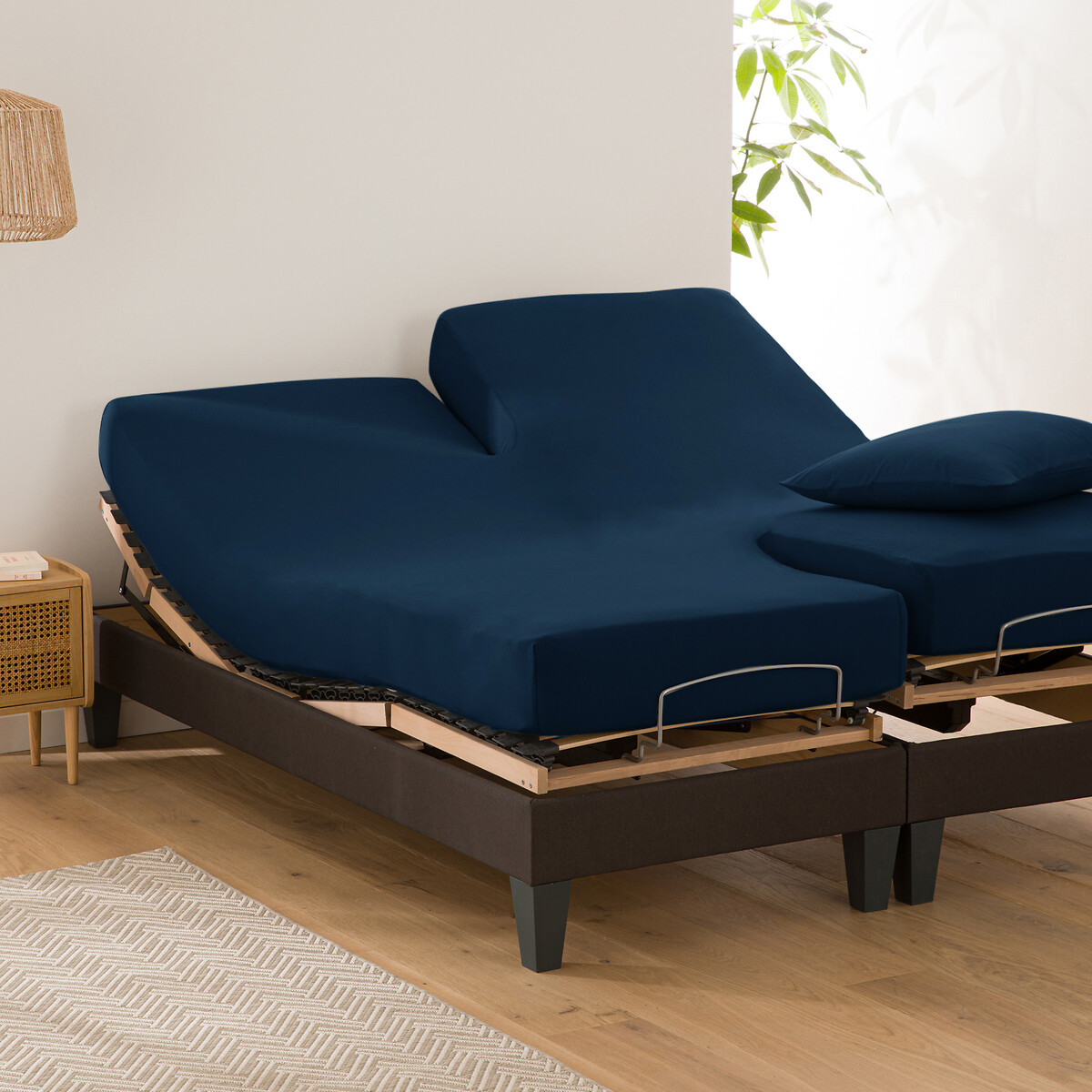 Σεντόνι με λάστιχο από ζέρσεϊ για διαιρούμενα κρεβάτια, Scénario