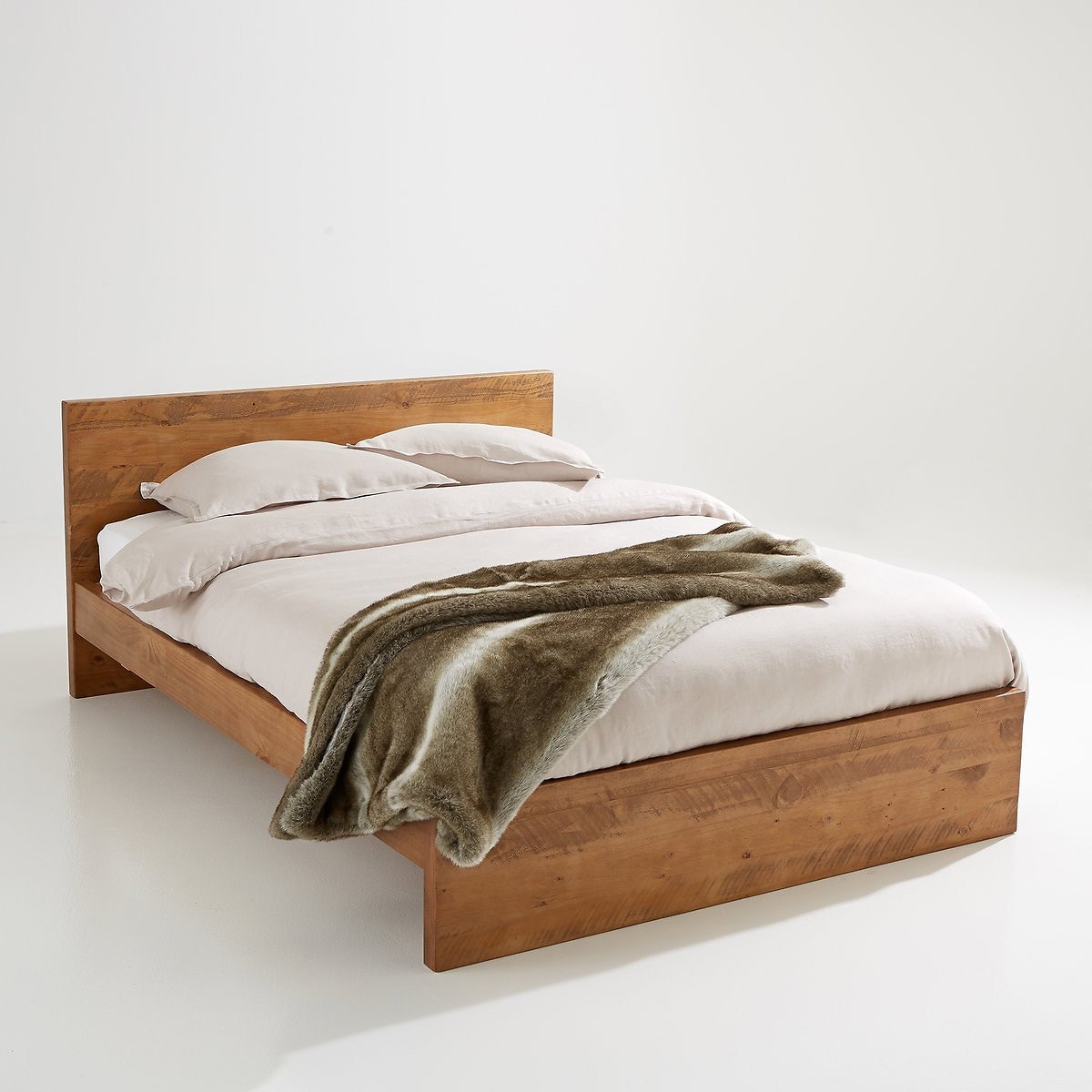Ρουστίκ κρεβάτι από συμπαγές ξύλο πεύκου χωρίς σανίδες Lunja