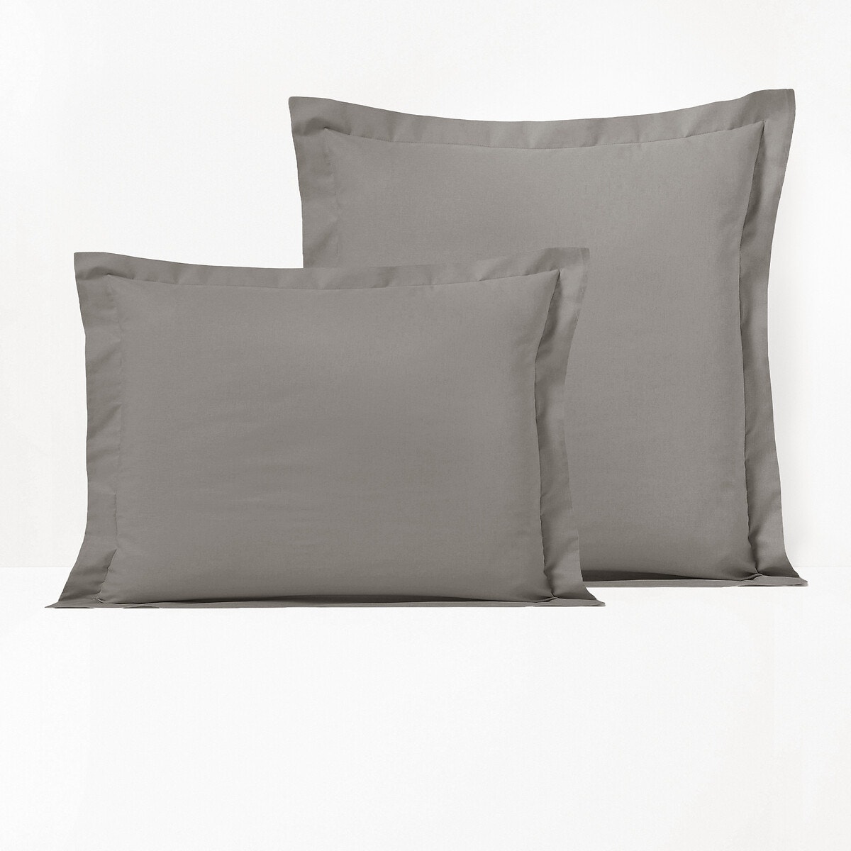 Μονόχρωμη βαμβακερή μαξιλαροθήκη με επίπεδο βολάν 50x70 cm