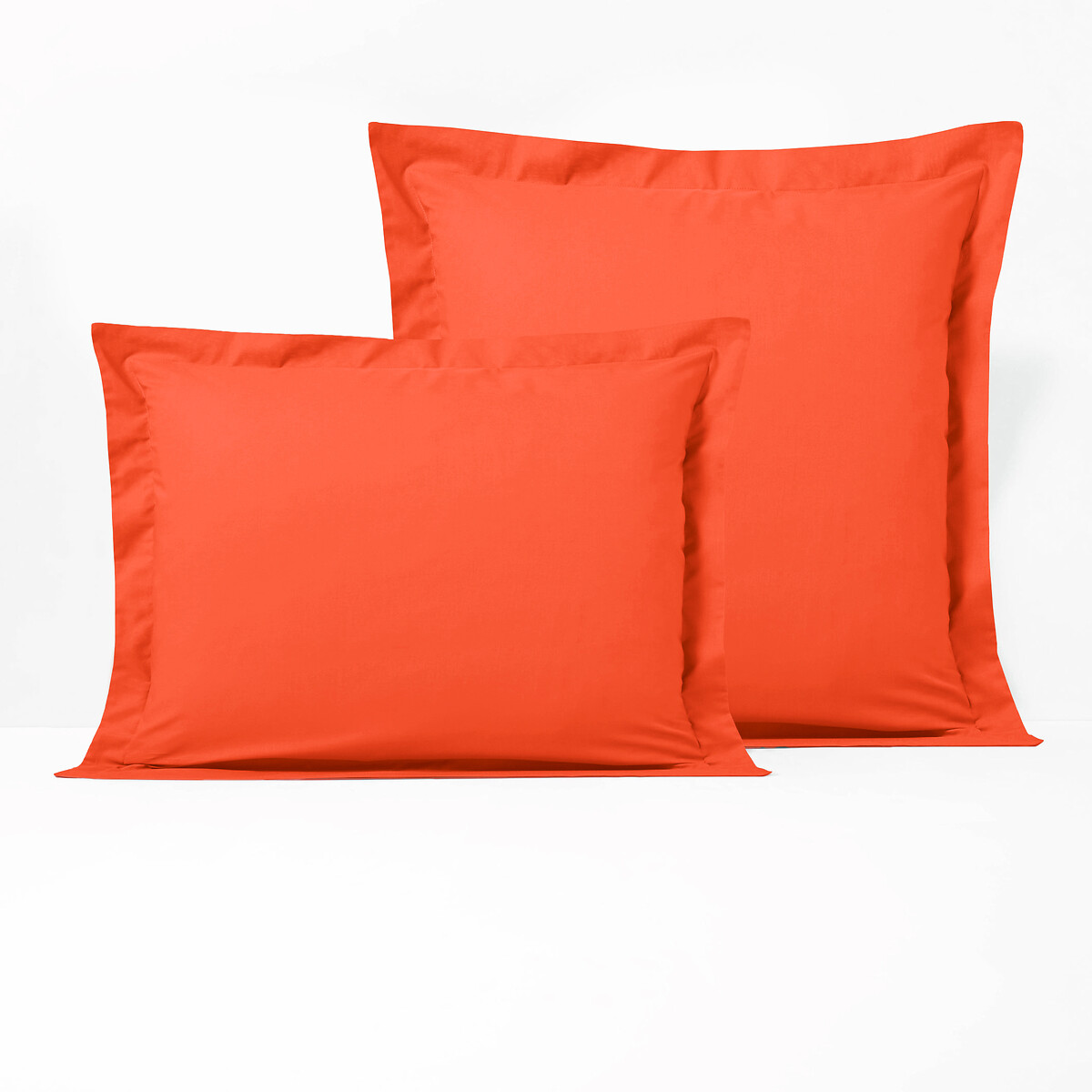 Μονόχρωμη βαμβακερή μαξιλαροθήκη με επίπεδο βολάν 50x70 cm