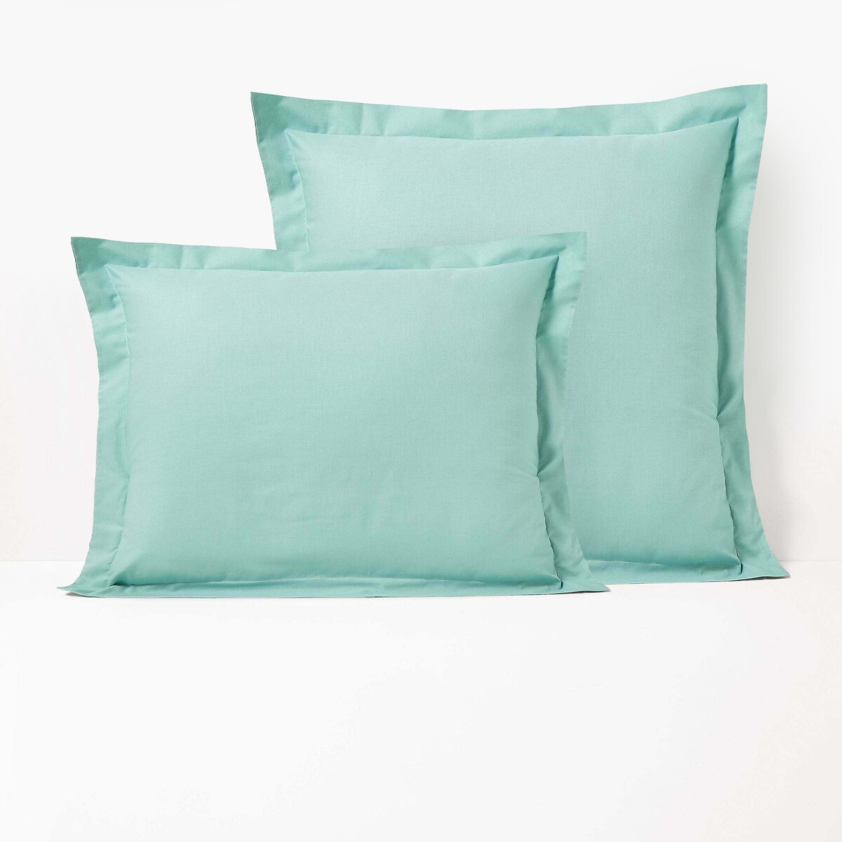 Μονόχρωμη μαξιλαροθήκη με βολάν από σύμμικτο ύφασμα 50x70 cm