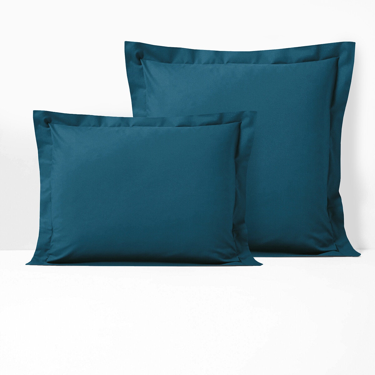 Μονόχρωμη μαξιλαροθήκη με βολάν από σύμμικτο ύφασμα 50x70 cm