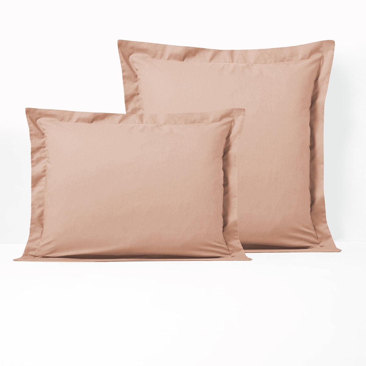 Μονόχρωμη μαξιλαροθήκη με βολάν από σύμμικτο ύφασμα 50x70 cm