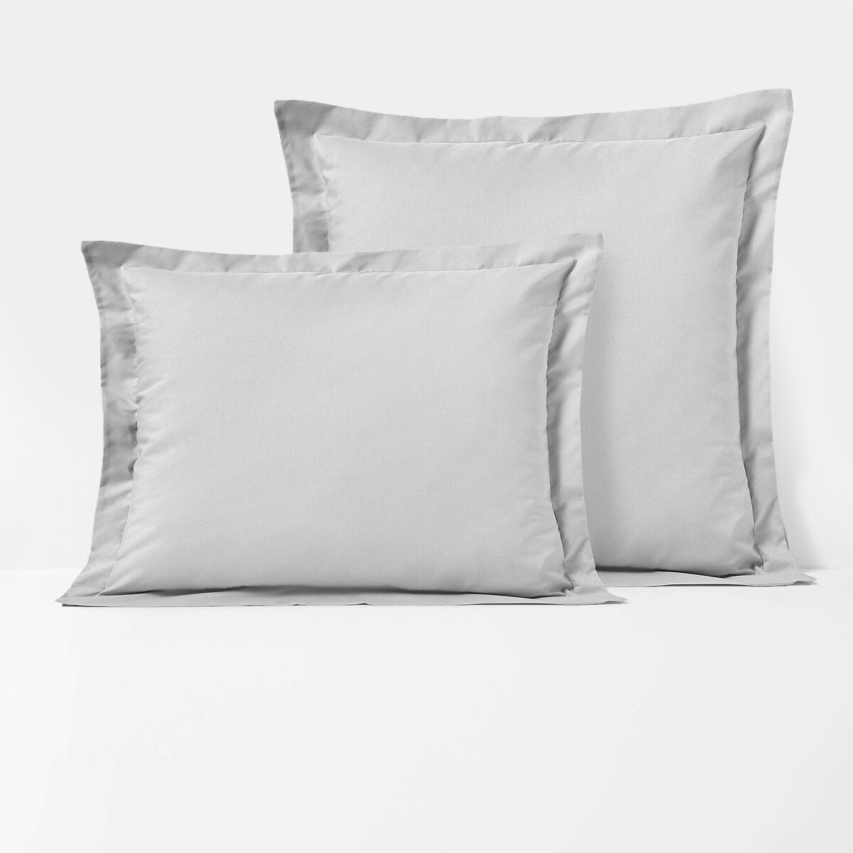 Μονόχρωμη μαξιλαροθήκη με βολάν από σύμμικτο ύφασμα 50x70 cm