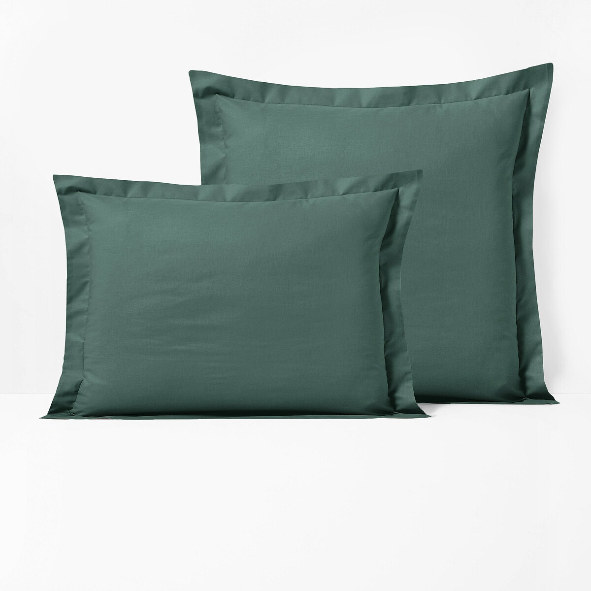 Μονόχρωμη μαξιλαροθήκη με βολάν από σύμμικτο ύφασμα 50x70 cm