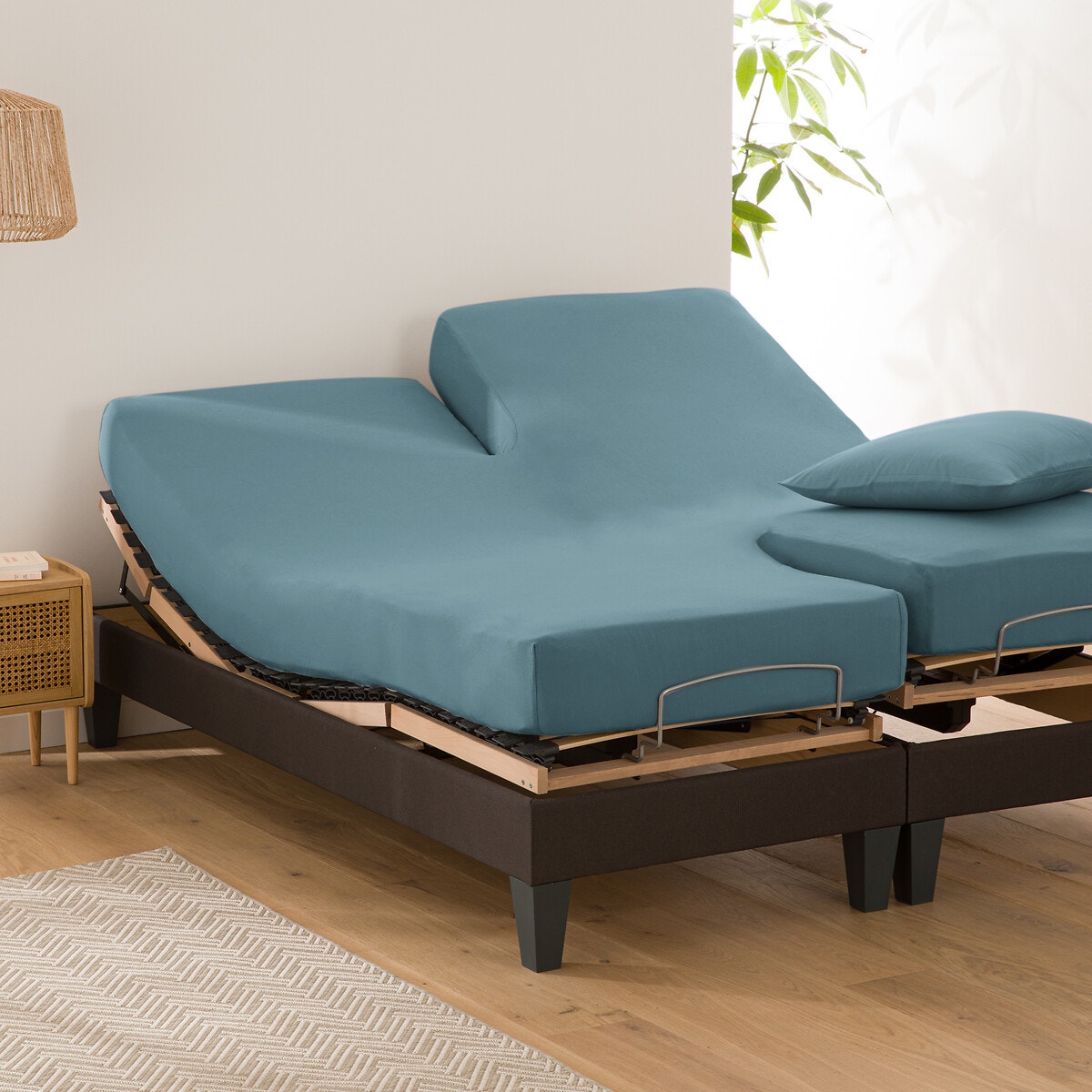 Μονόχρωμο βαμβακερό σεντόνι με λάστιχο για διαιρούμενα κρεβάτια 140x190 cm