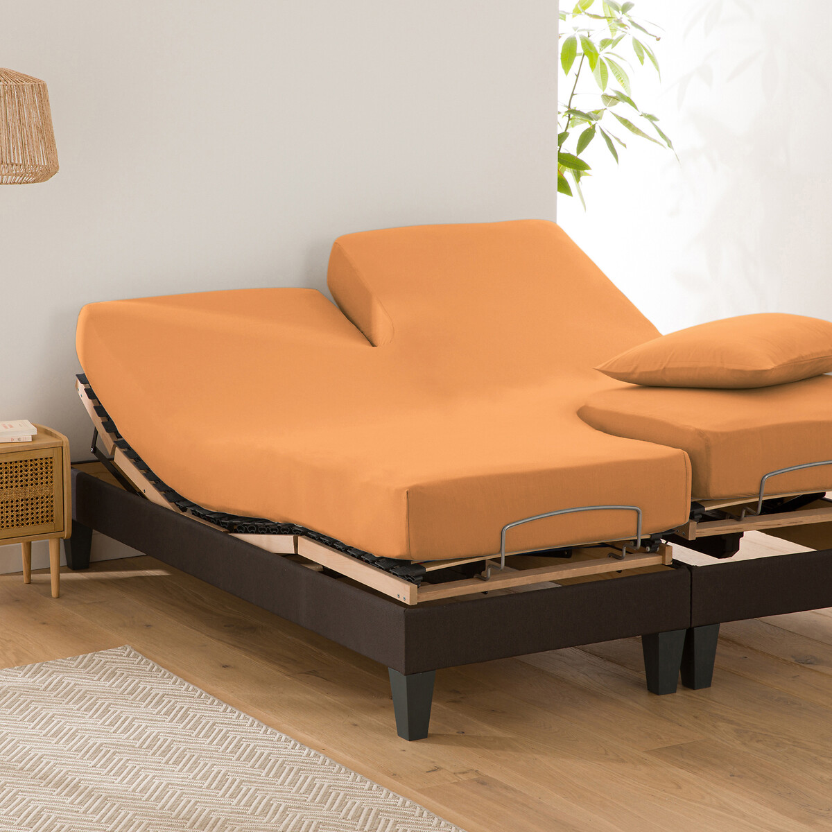 Μονόχρωμο βαμβακερό σεντόνι με λάστιχο για διαιρούμενα κρεβάτια 140x190 cm