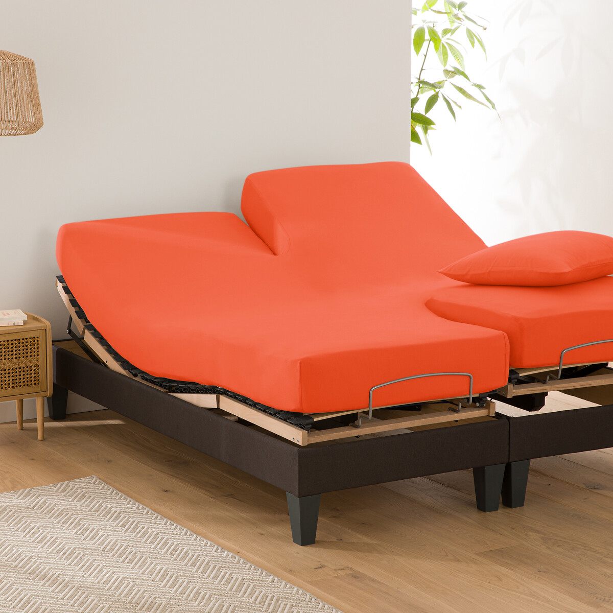 Μονόχρωμο βαμβακερό σεντόνι με λάστιχο για διαιρούμενα κρεβάτια 140x190 cm