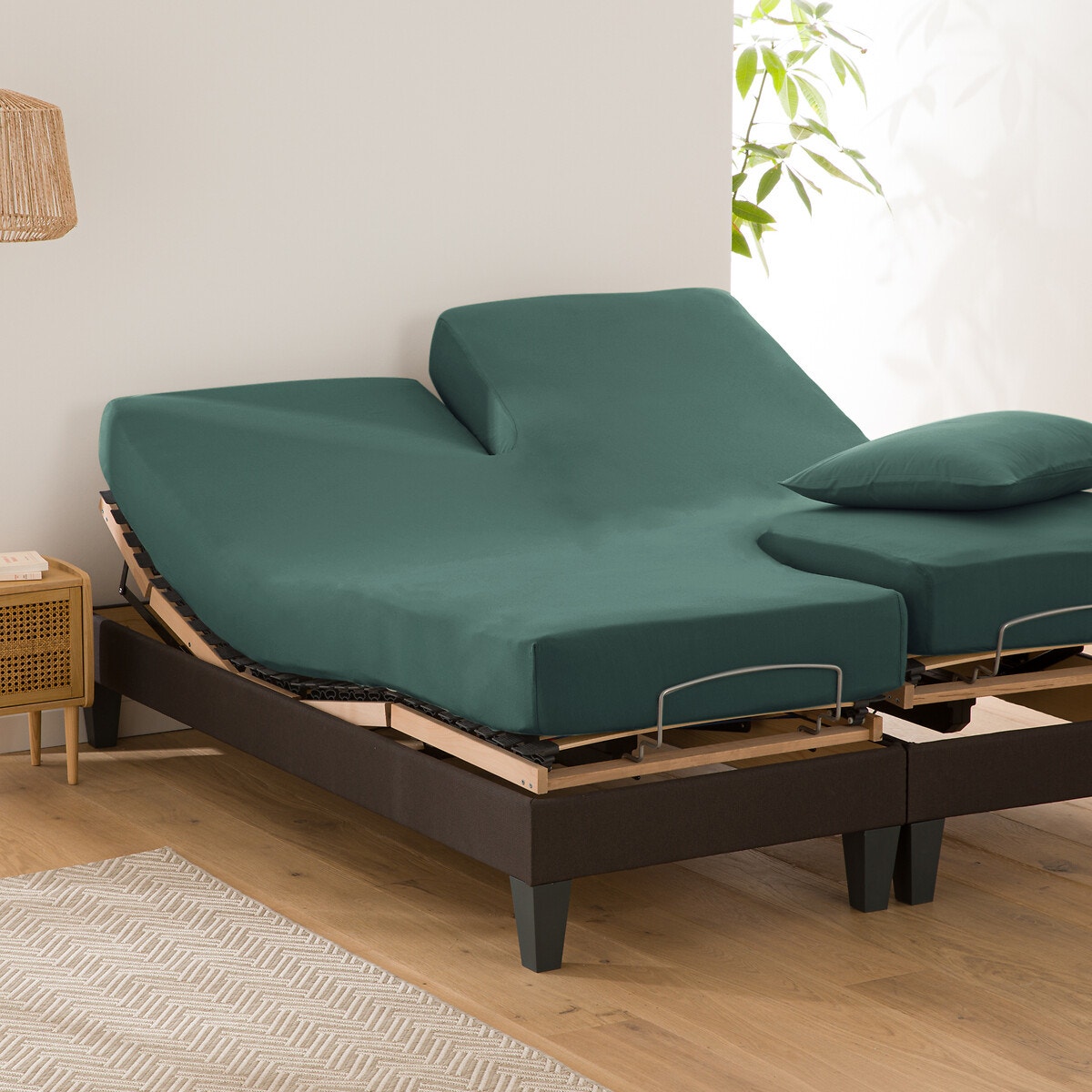 Μονόχρωμο βαμβακερό σεντόνι με λάστιχο για διαιρούμενα κρεβάτια 140x190 cm