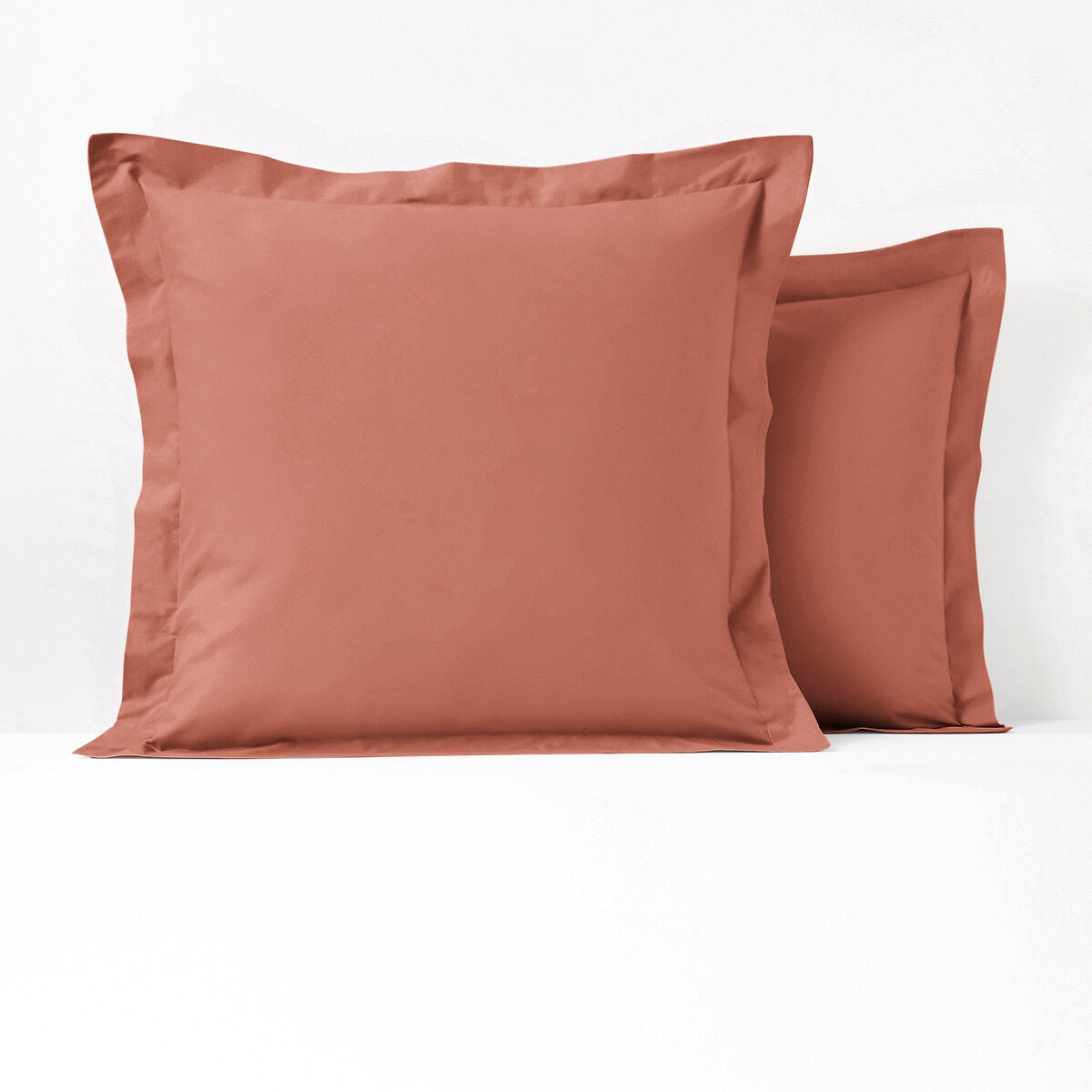 Μονόχρωμη μαξιλαροθήκη από οργανικό βαμβάκι με επίπεδο βολάν 50x70 cm