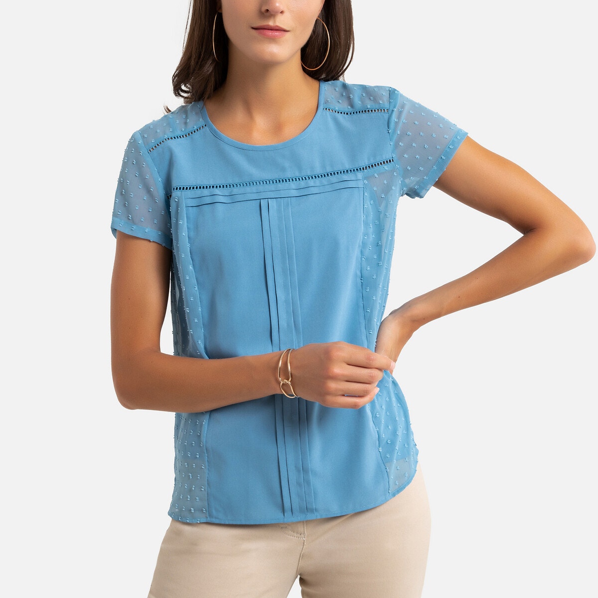 Κοντομάνικη μπλούζα από τούλι με ανάγλυφα πουά