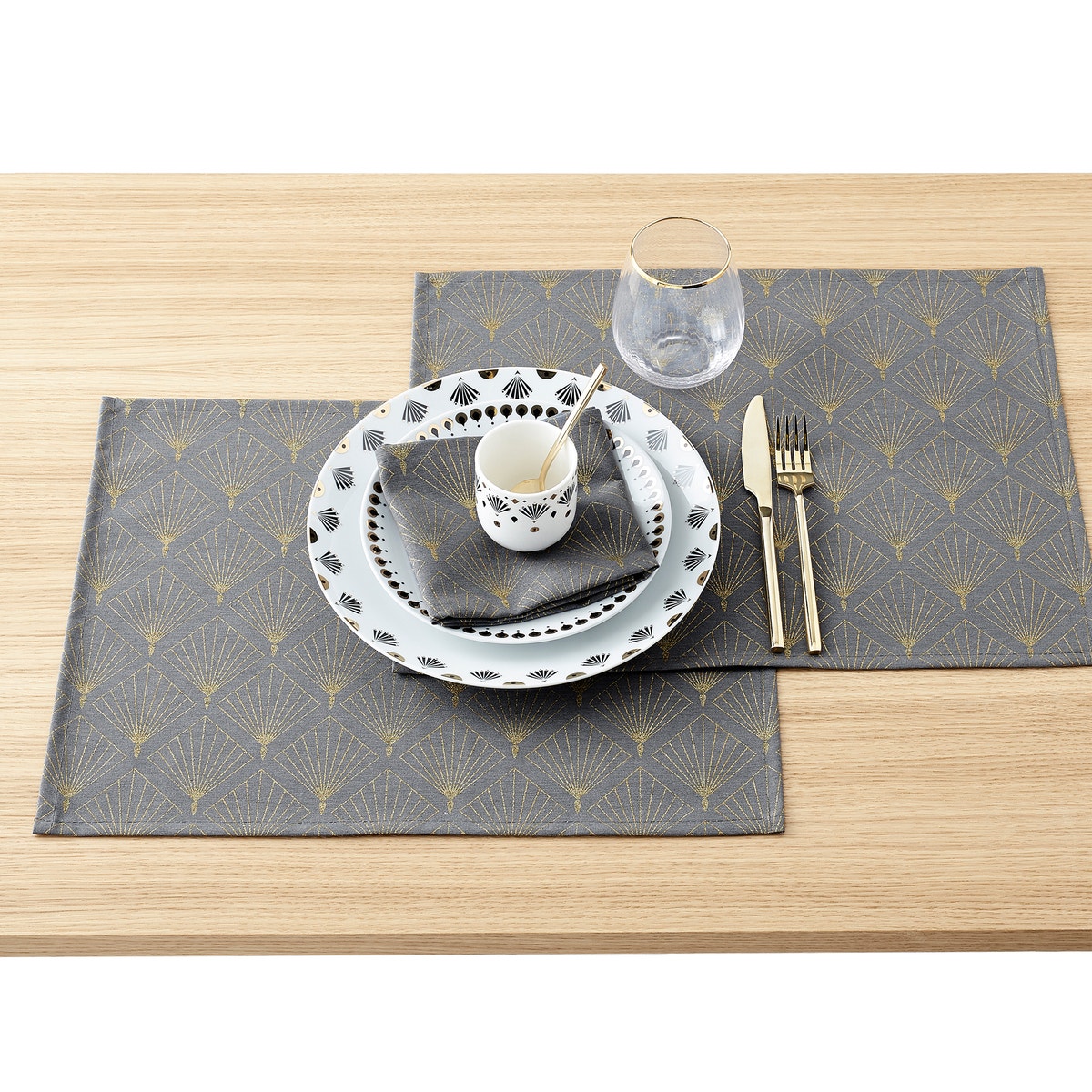 Σουπλά με χρυσαφί μοτίβο και επεξεργασία κατά των λεκέδων, Tallinn