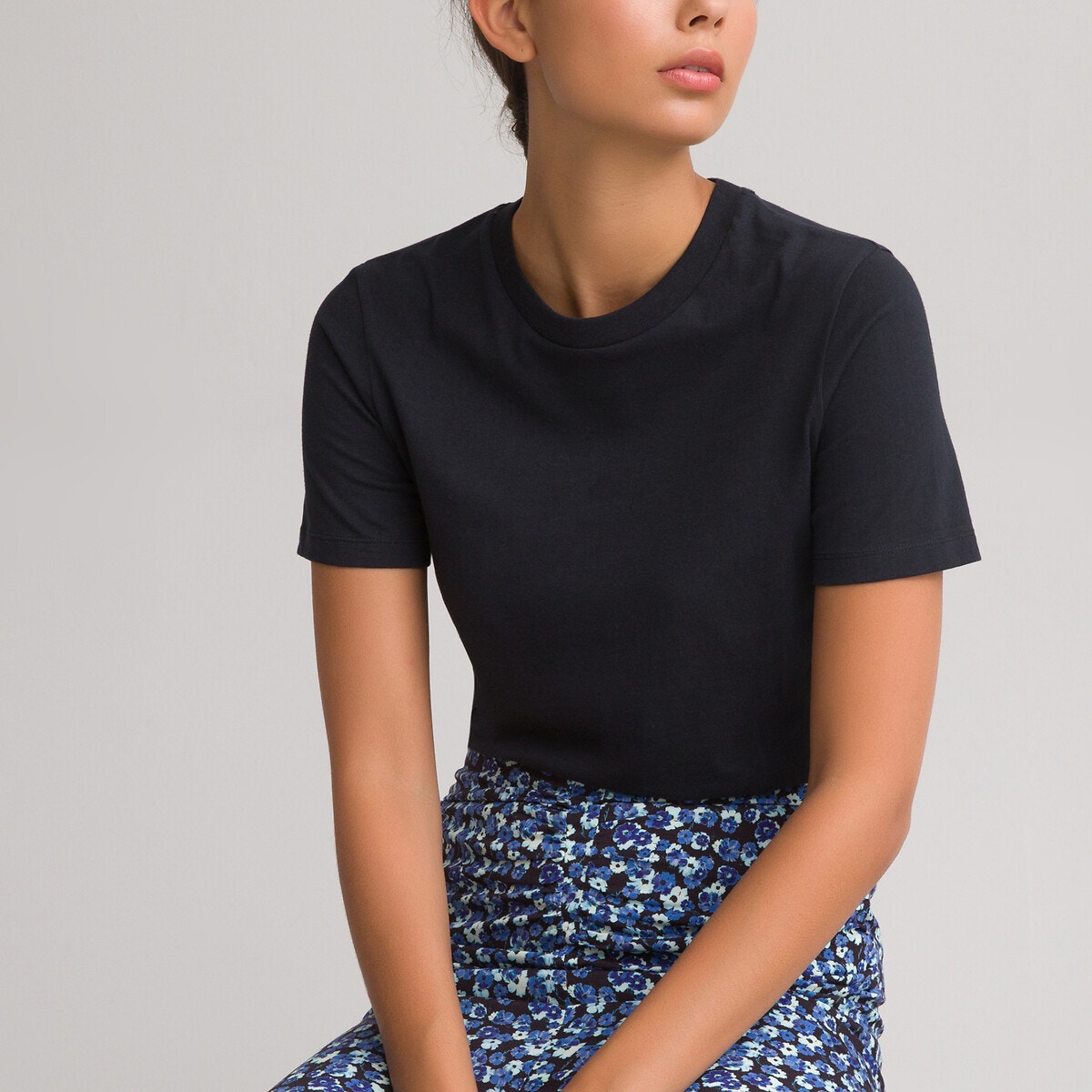 Κοντομάνικη μπλούζα με στρογγυλή λαιμόκοψη