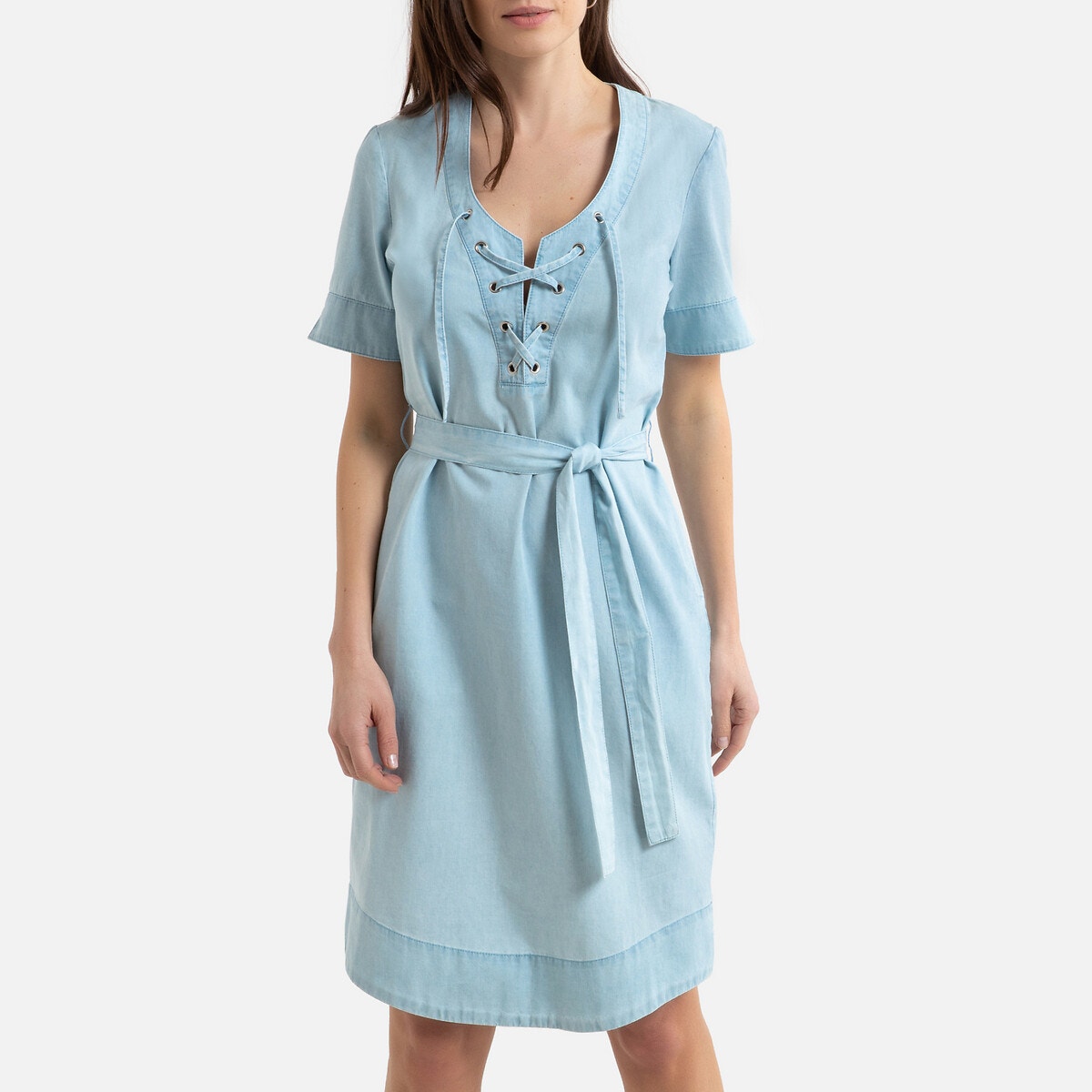 Κοντομάνικο ντένιμ φόρεμα σε ίσια γραμμή ΓΥΝΑΙΚΑ | Φορέματα | Κοντά μανίκια