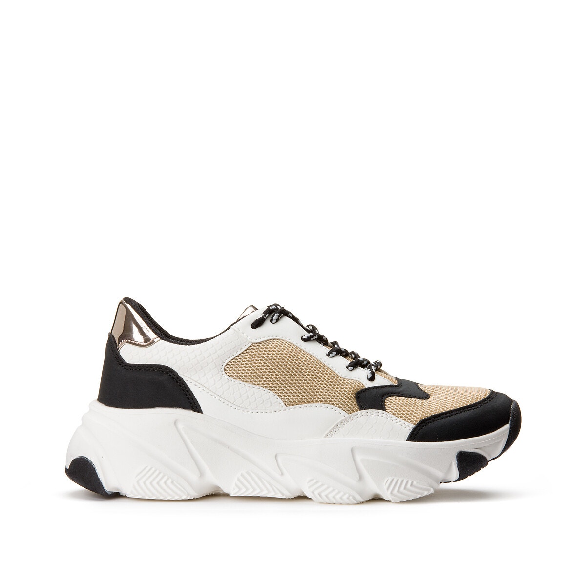 Αθλητικά παπούτσια με κορδόνια και χοντρή σόλα