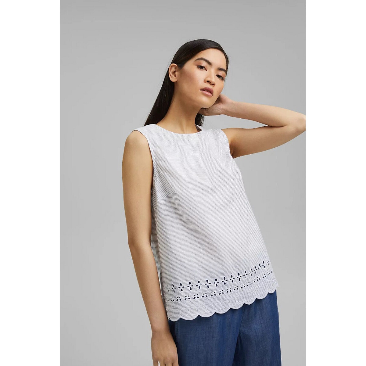 ESPRIT Αμάνικη μπλούζα με στρογγυλή λαιμόκοψη και κέντημα
