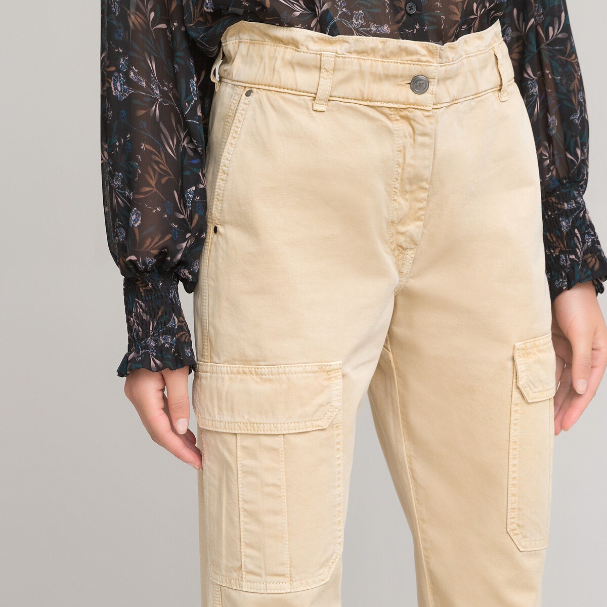 Ίσιο παντελόνι με μεγάλες τσέπες στα μπατζάκια