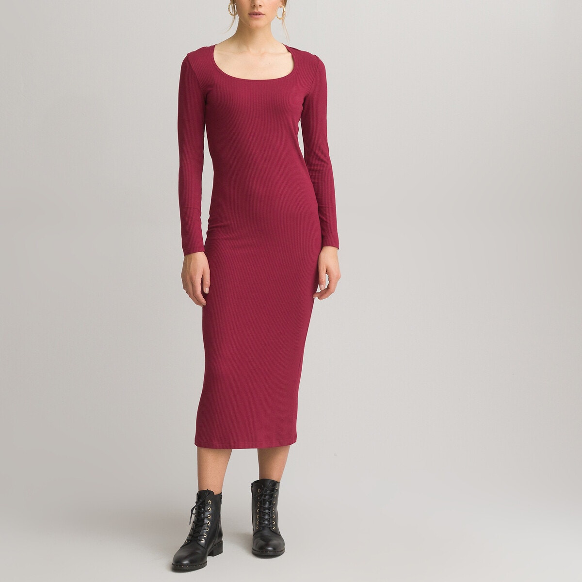 ΓΥΝΑΙΚΑ | Φορέματα | Μακριά ή 3/4 μανίκια Μακρύ εφαρμοστό φόρεμα με τετράγωνη λαιμόκοψη