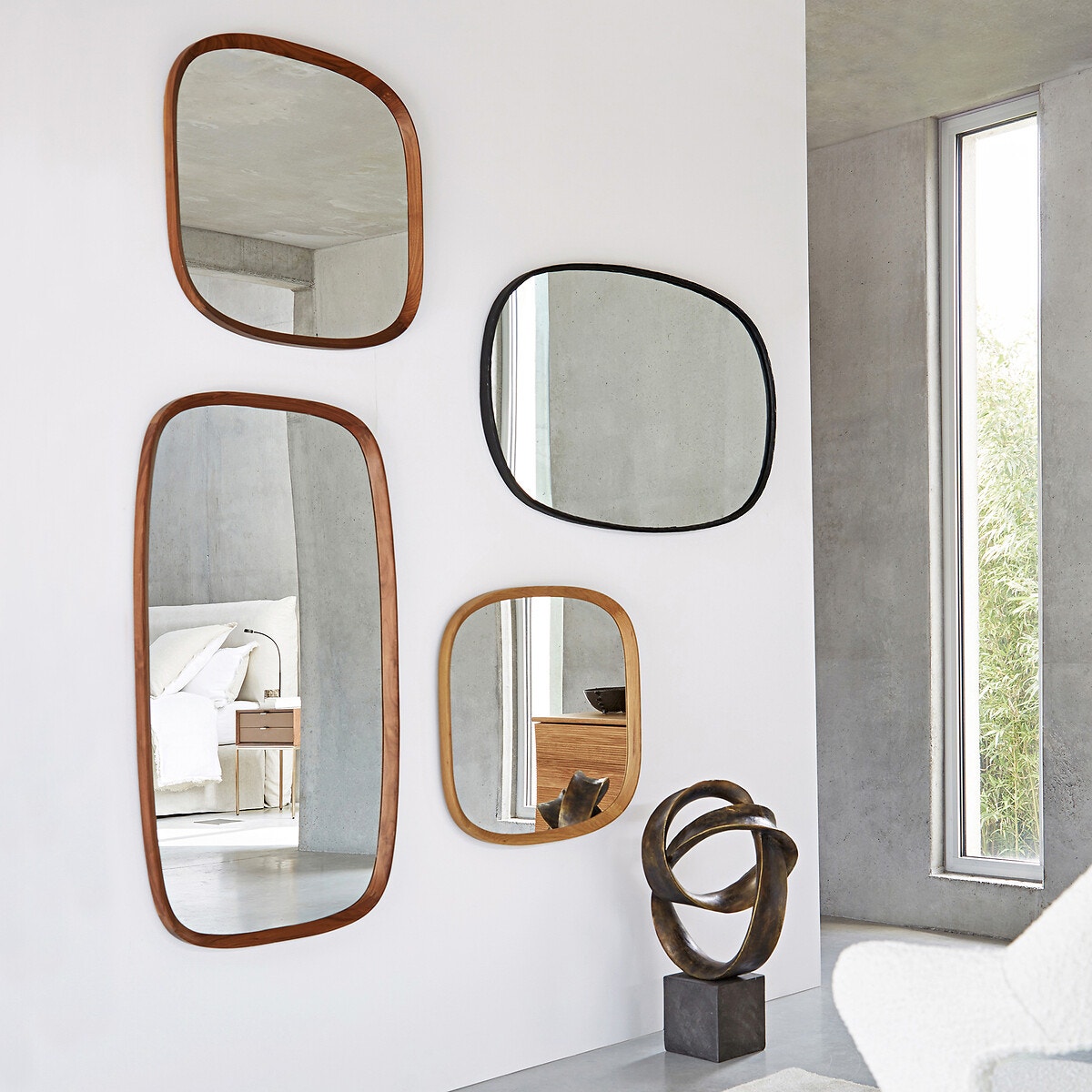 Καθρέφτης με στρογγυλεμένες γωνίες και πλαίσιο από μασίφ ξύλο καρυδιάς, Orion