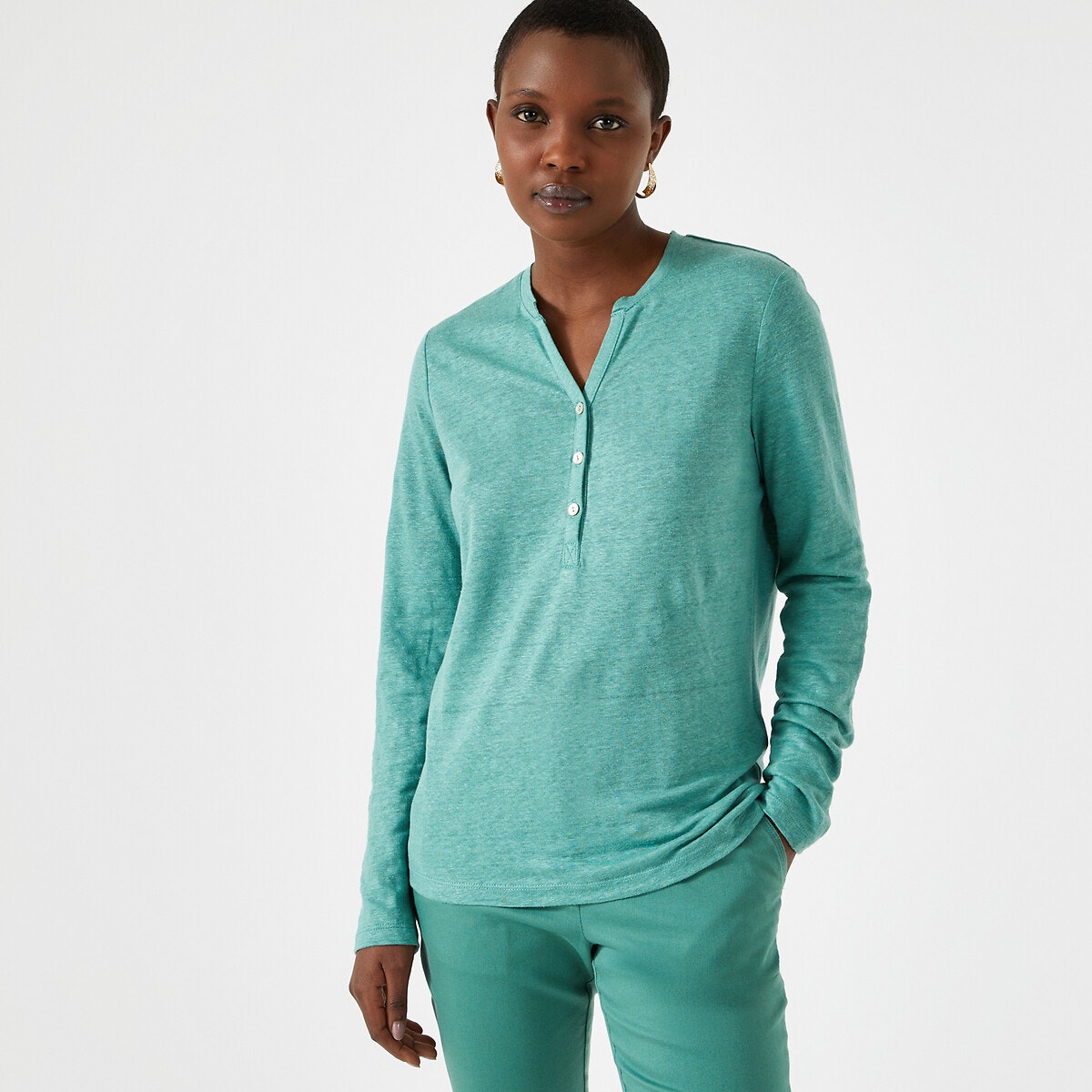 Μακρυμάνικη λινή μπλούζα με κουμπιά στη λαιμόκοψη