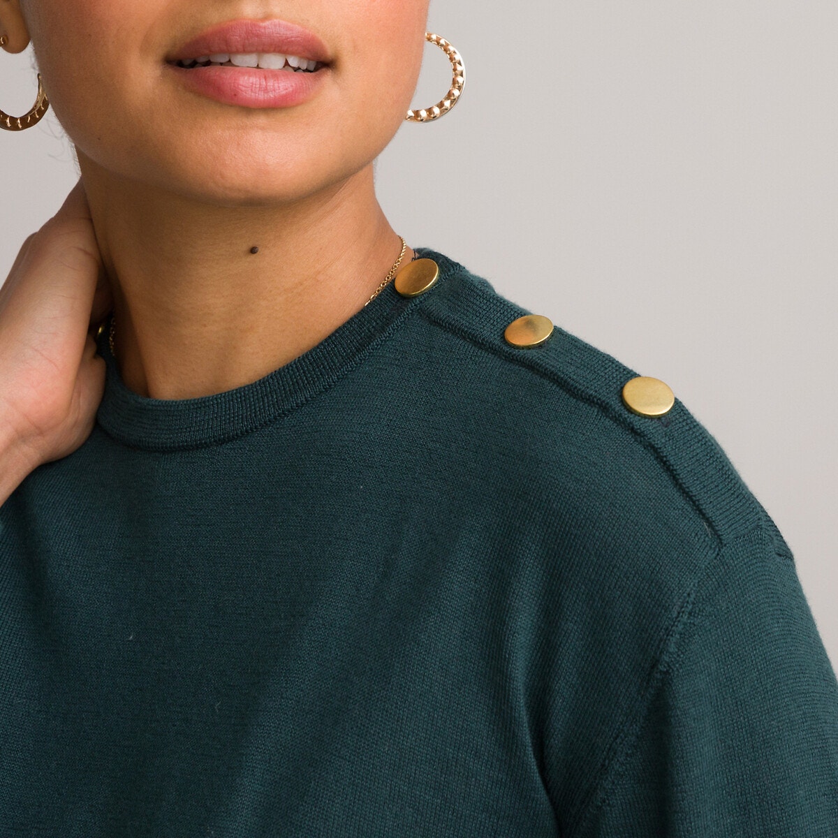 Λεπτό μελανζέ πλεκτό με στρογγυλή λαιμόκοψη