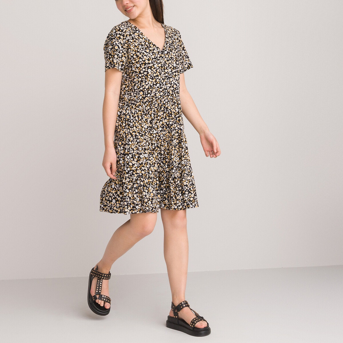 Εμπριμέ χυτό φόρεμα με κοντά μανίκια