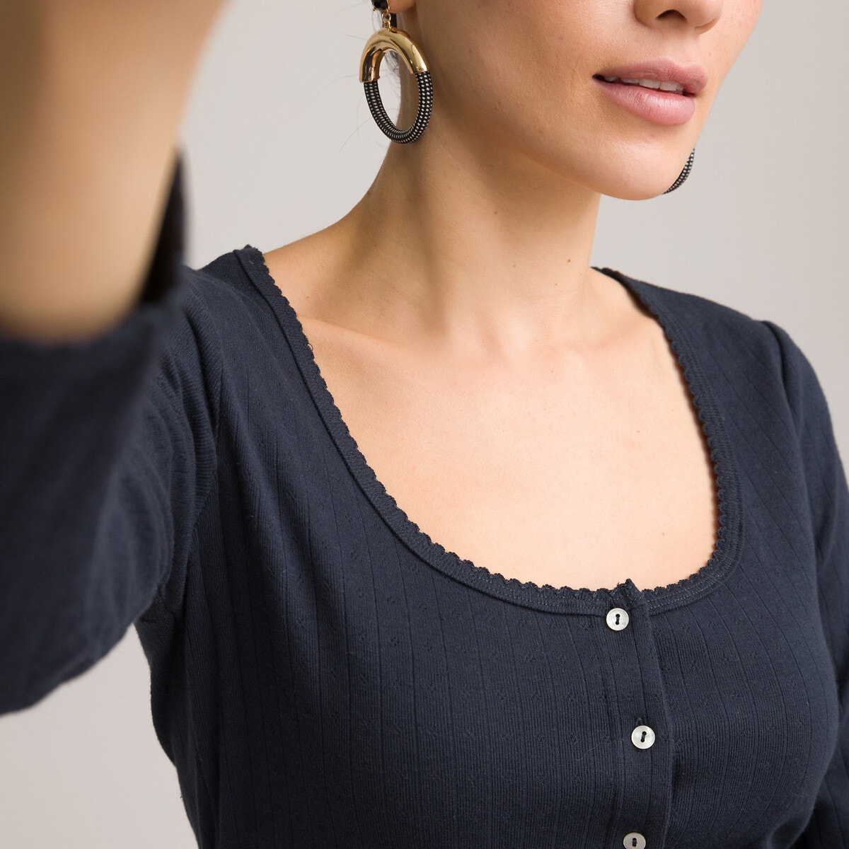 Μακρυμάνικη μπλούζα με στρογγυλή λαιμόκοψη