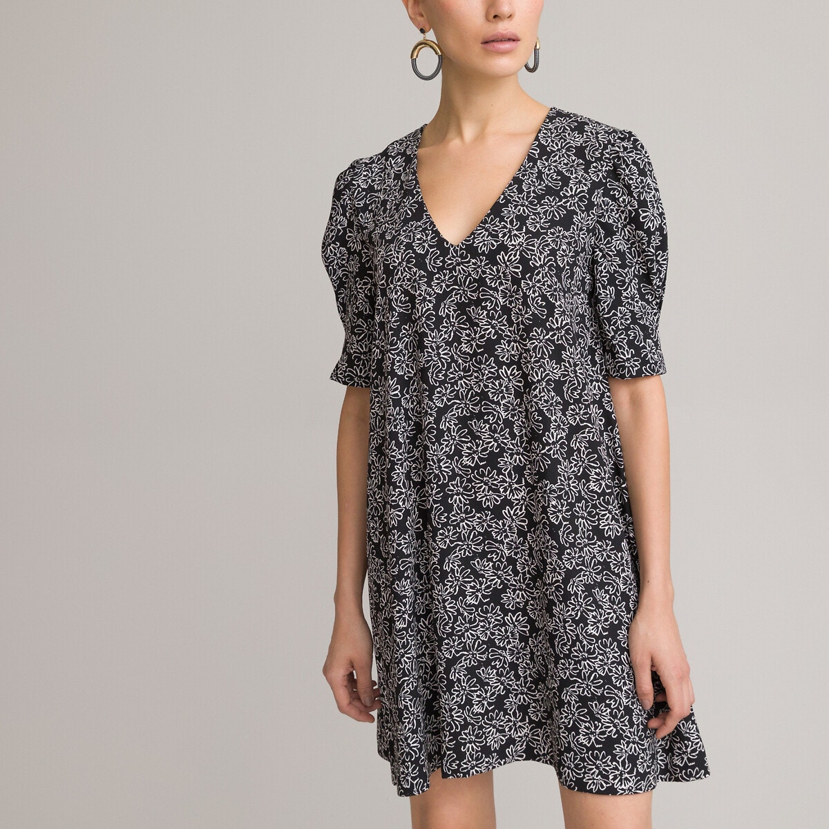 ΓΥΝΑΙΚΑ | Φορέματα | Κοντά μανίκια Κοντό φόρεμα με V και φλοράλ μοτίβο