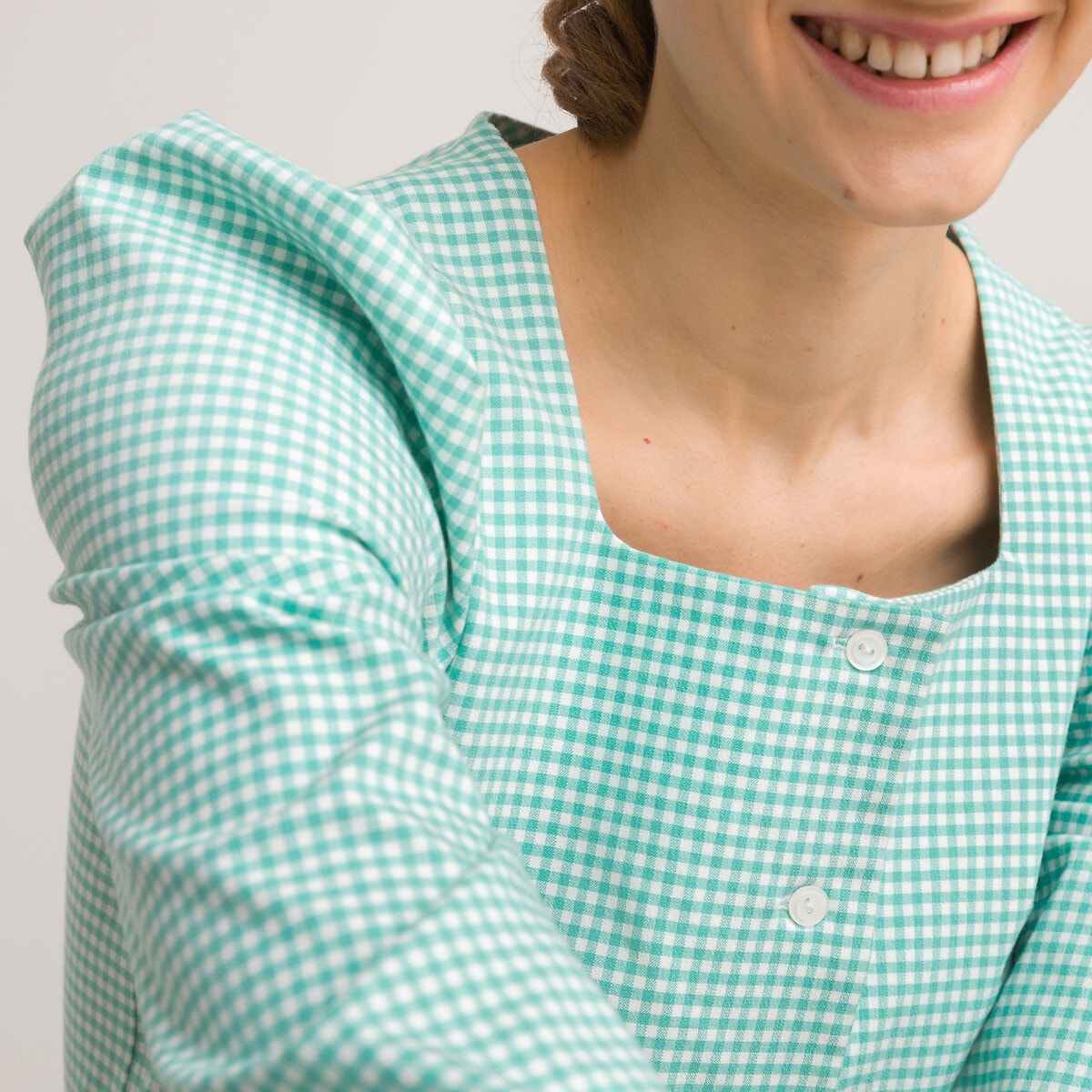 Μακρυμάνικο πουκάμισο με τετράγωνη λαιμόκοψη και μικρά καρό