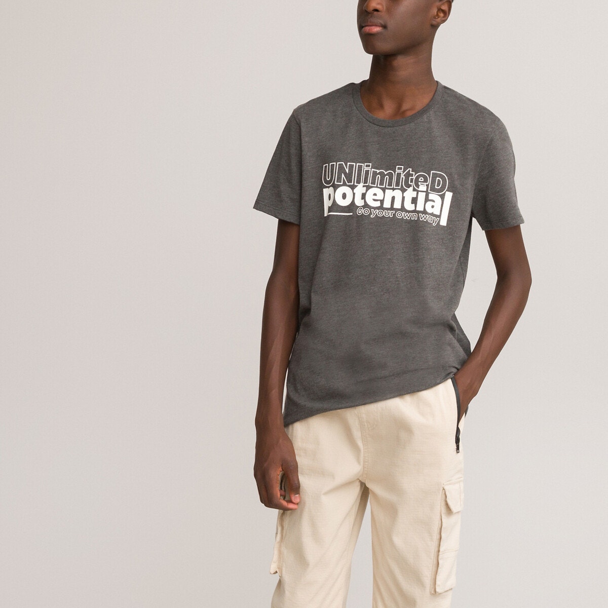 Κοντομάνικο T-shirt με τυπωμένο ανάγλυφο μήνυμα