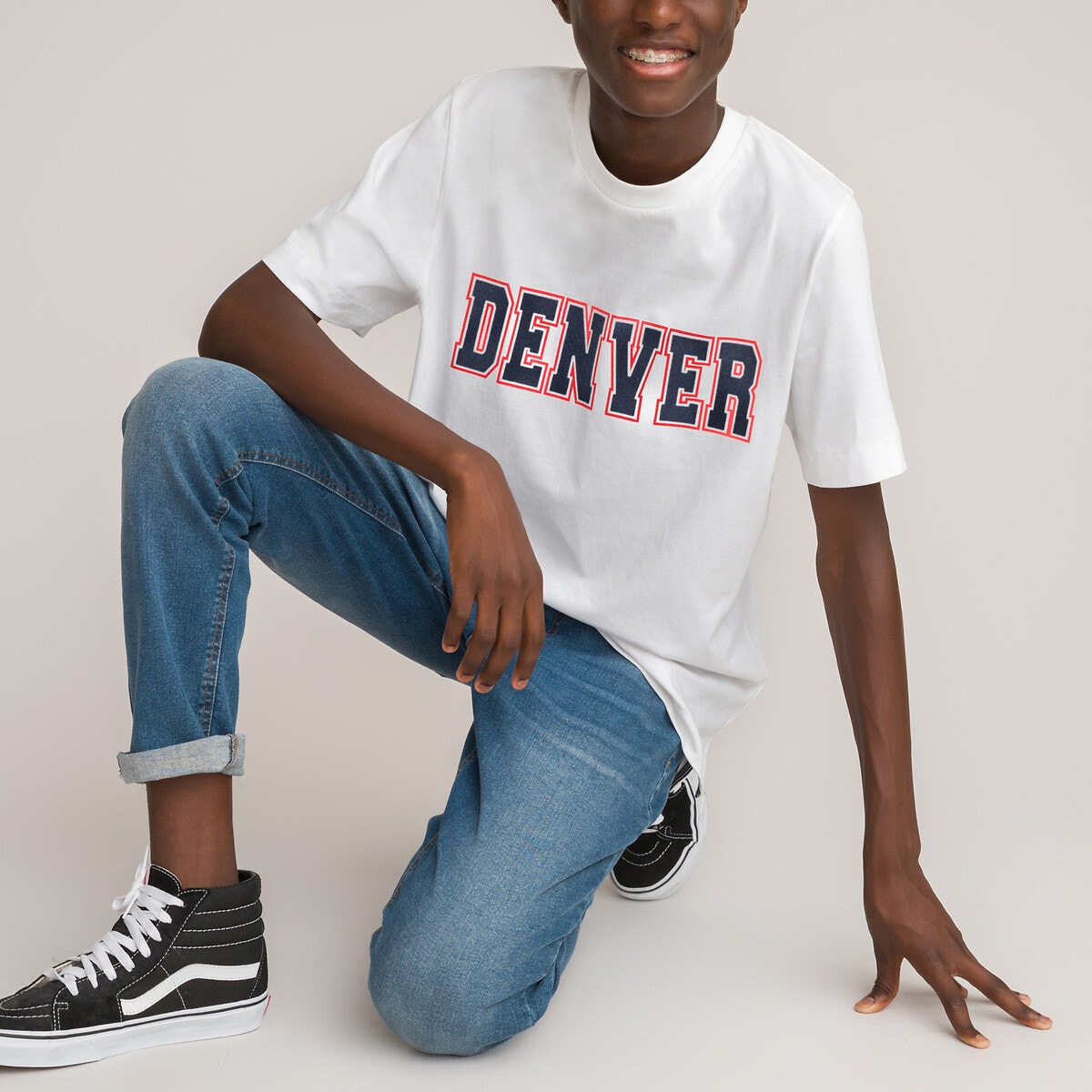 Κοντομάνικη μπλούζα με τυπωμένο κείμενο μπροστά