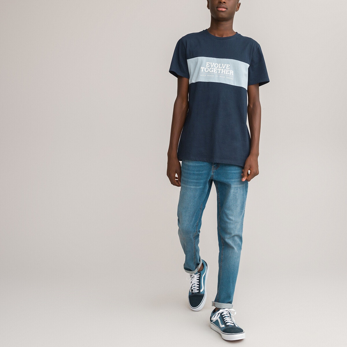 T-shirt με στρογγυλή λαιμόκοψη και ανάγλυφη στάμπα