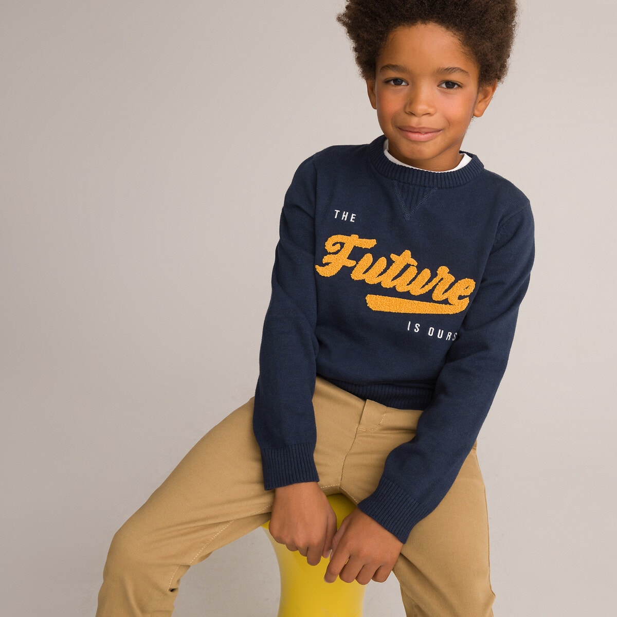 Λεπτό πλεκτό με στρογγυλή λαιμόκοψη και μήνυμα