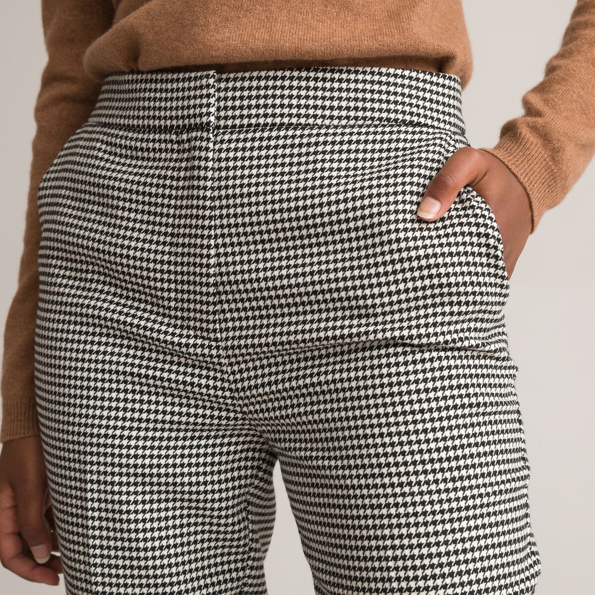 Παντελόνι σε γραμμή σωλήνα με μοτίβο πιε-ντε-πουλ