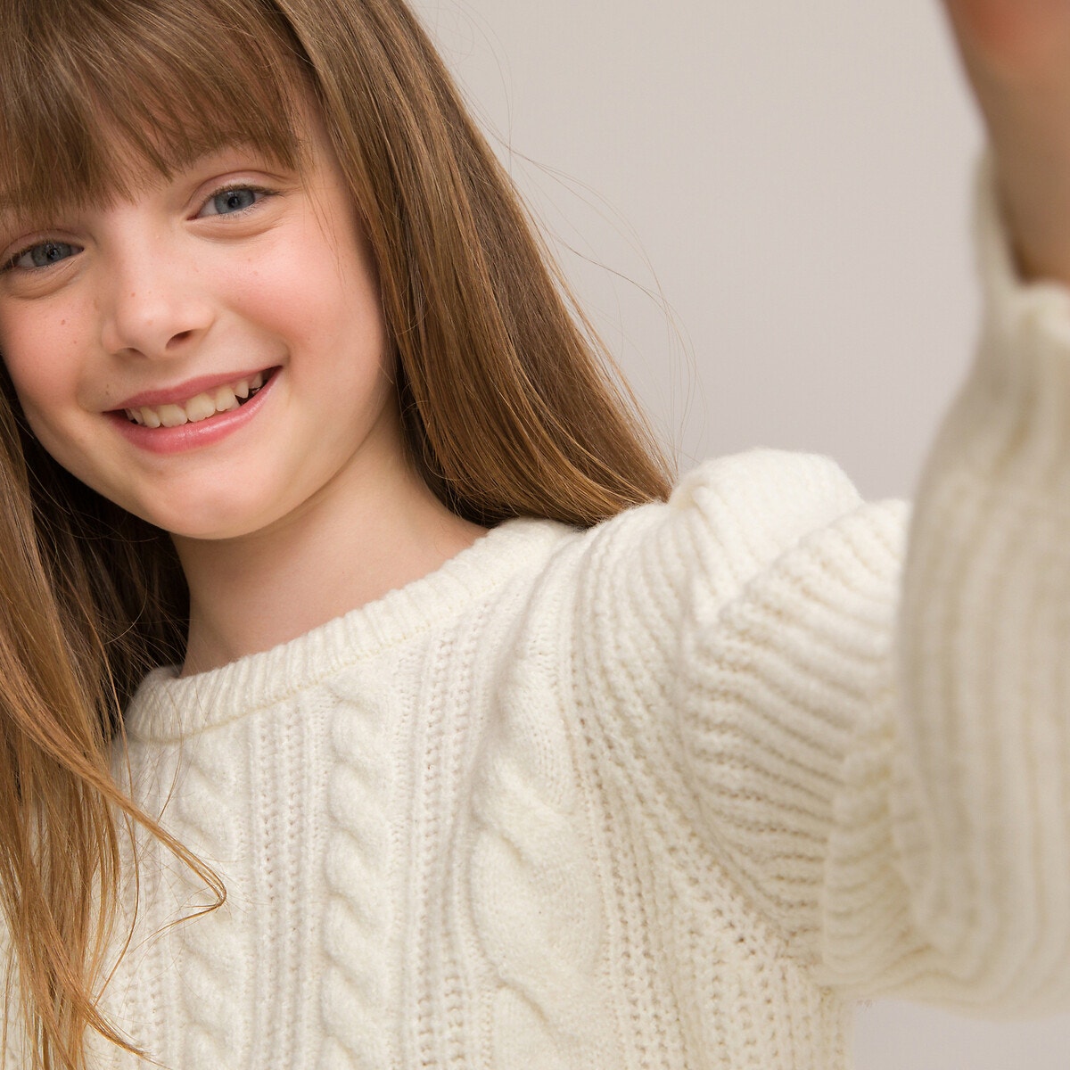 Χοντρό πλεκτό με στρογγυλή λαιμόκοψη και φουσκωτά μανίκια