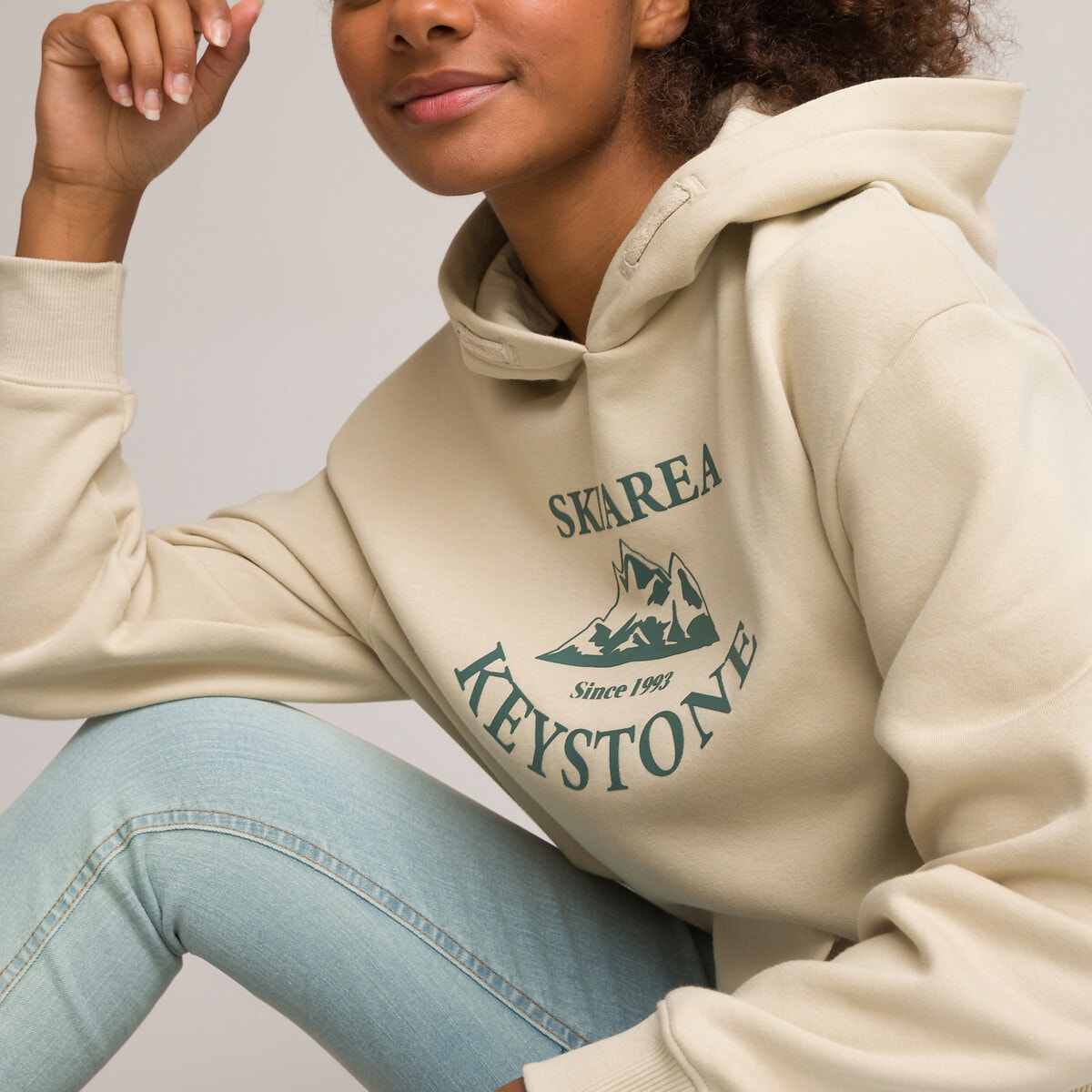 Φούτερ με κουκούλα και στάμπα βουνό μπροστά