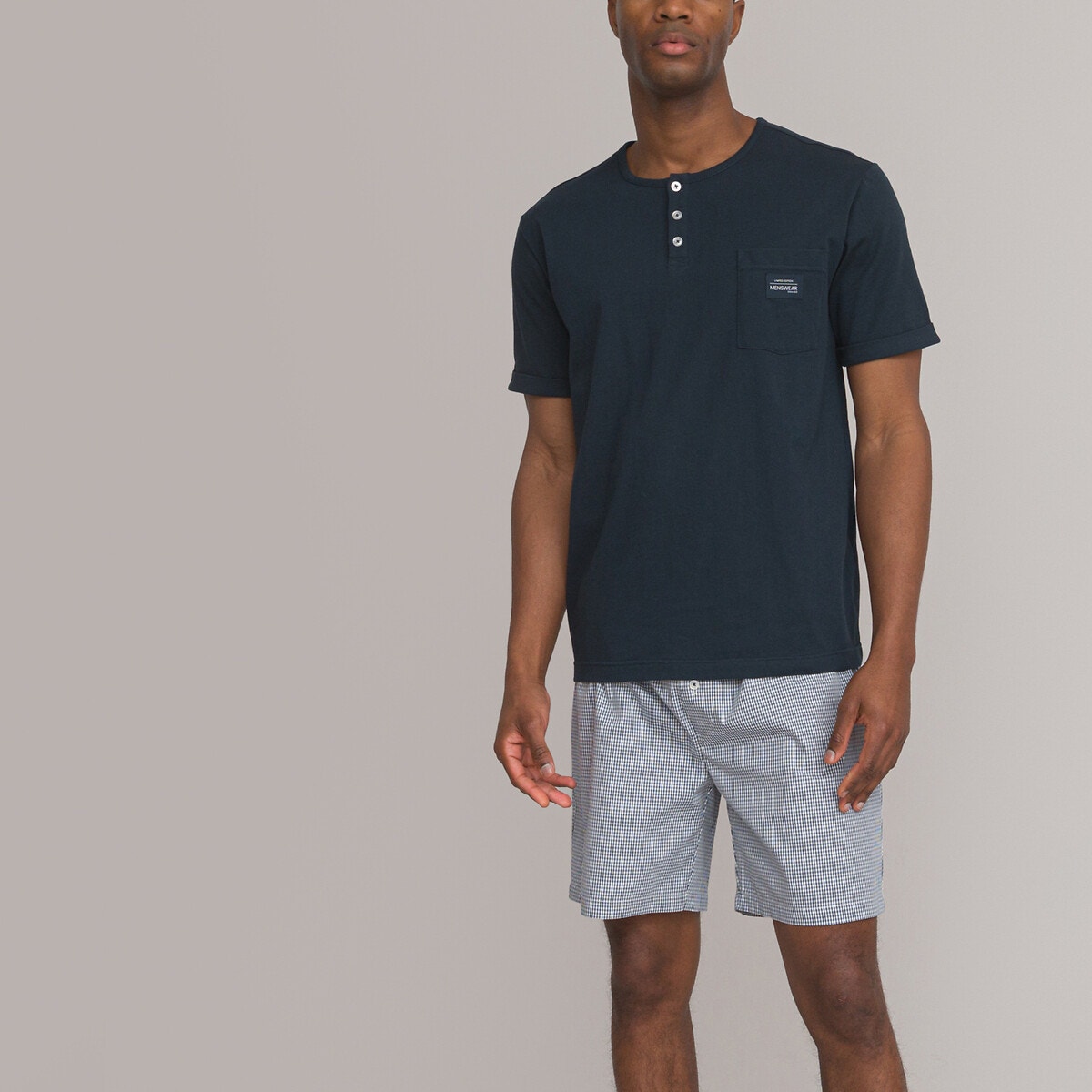 Πιτζάμα με σορτς και στρογγυλή λαιμόκοψη