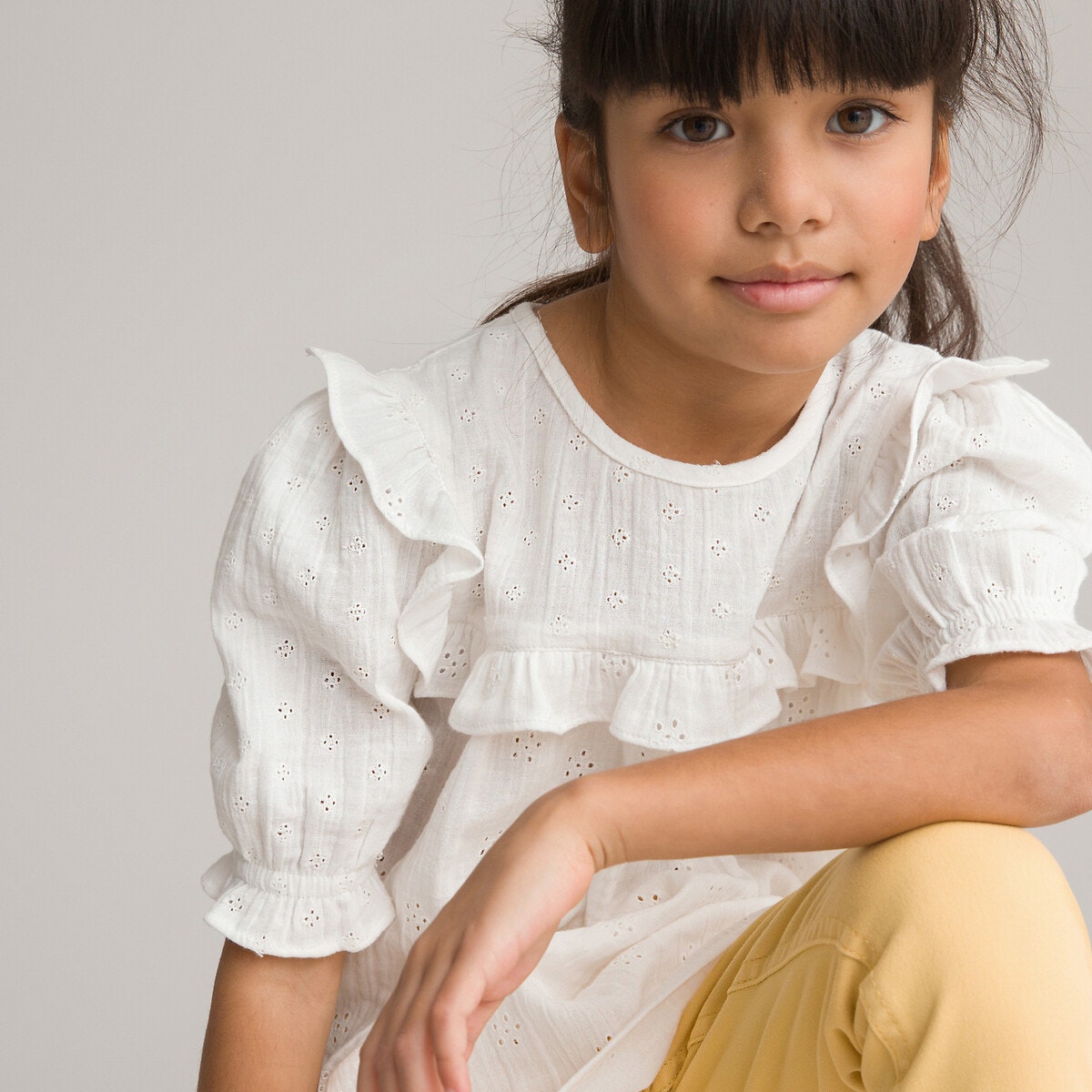 Κοντομάνικη μπλούζα με κοφτό κέντημα