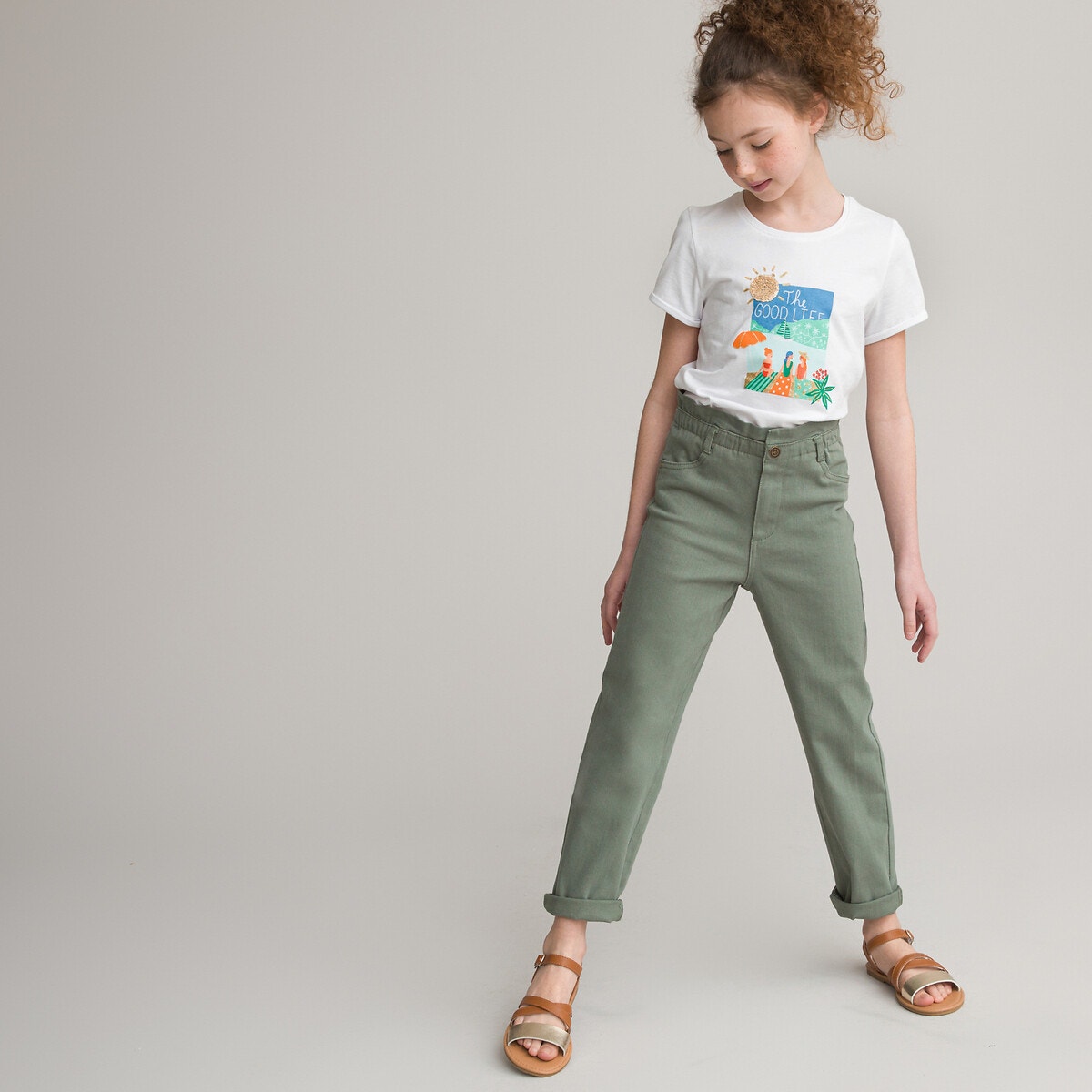 Παντελόνι με μπατζάκια που στενεύουν στη βάση