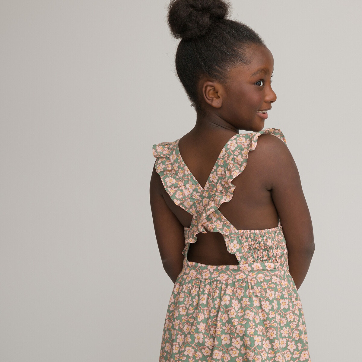 Αμάνικο φόρεμα με βολάν και φλοράλ μοτίβο