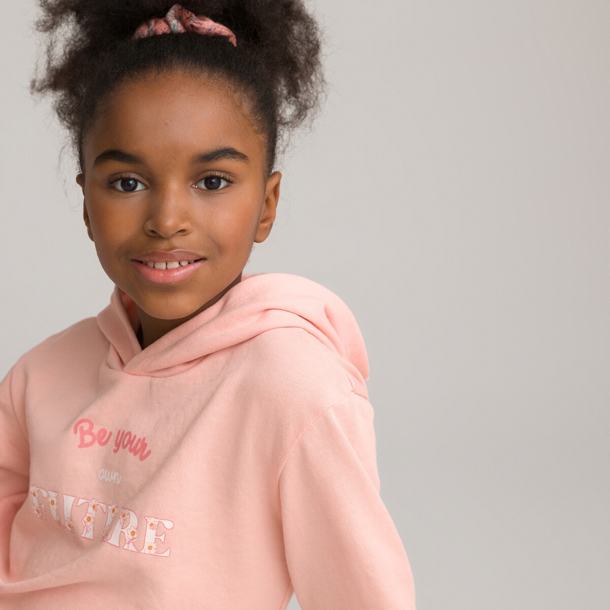 Φούτερ με κουκούλα και τυπωμένο μήνυμα μπροστά