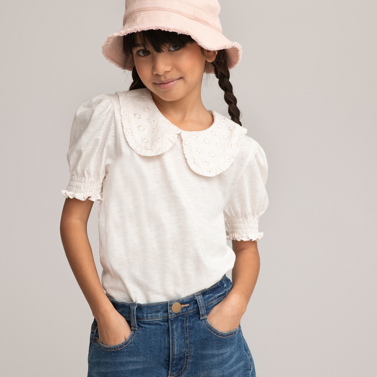 Μπλούζα με στρογγυλό γιακά και κοφτό κέντημα