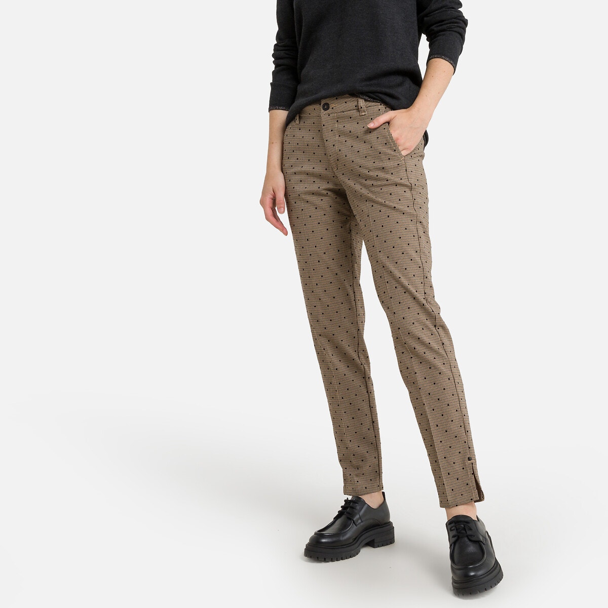 Πουά παντελόνι σε γραμμή σιγκαρέτ