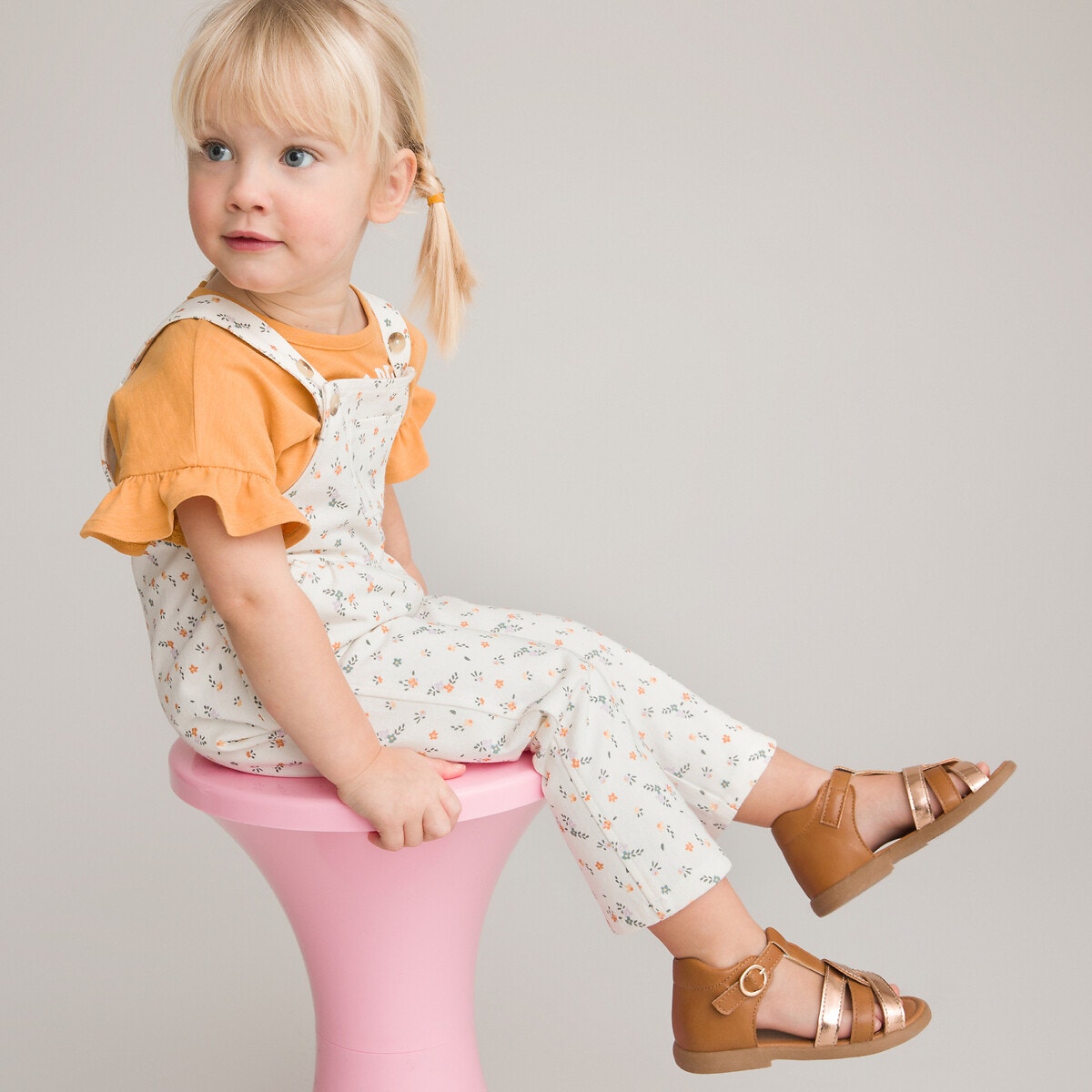 Ολόσωμη φόρμα με τιράντες και φλοράλ μοτίβο