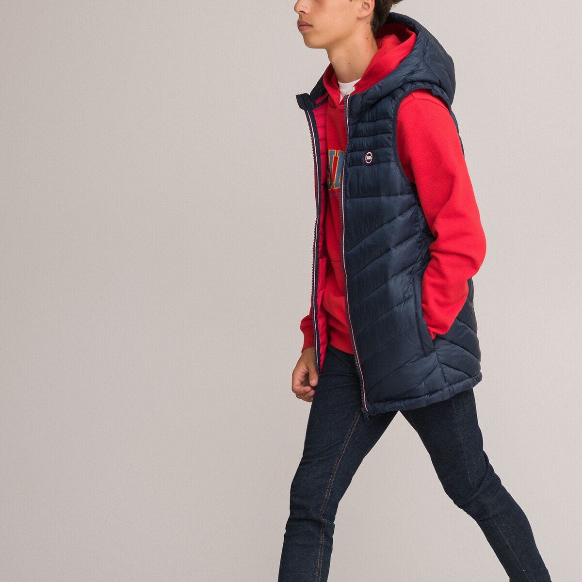 Αμάνικο καπιτονέ μπουφάν με κουκούλα