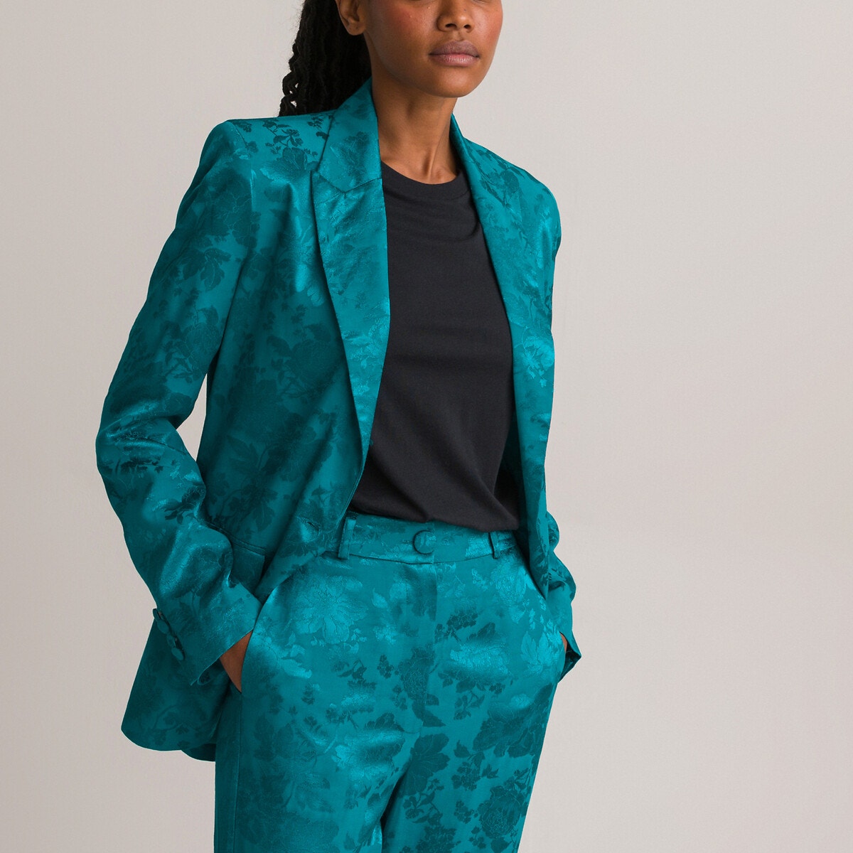 Μπλέιζερ σε ανδρική γραμμή με ζακάρ μοτίβο