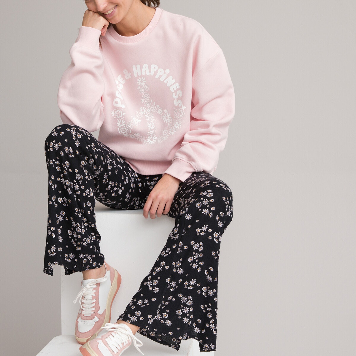 Φαρδύ φούτερ με στρογγυλή λαιμόκοψη από φανέλα