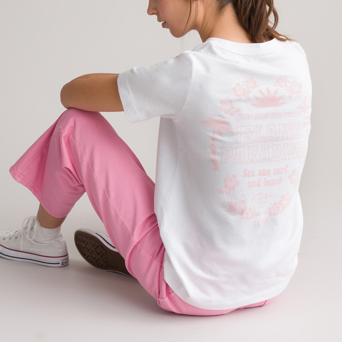 Κοντομάνικο T-shirt με στάμπα στην πλάτη