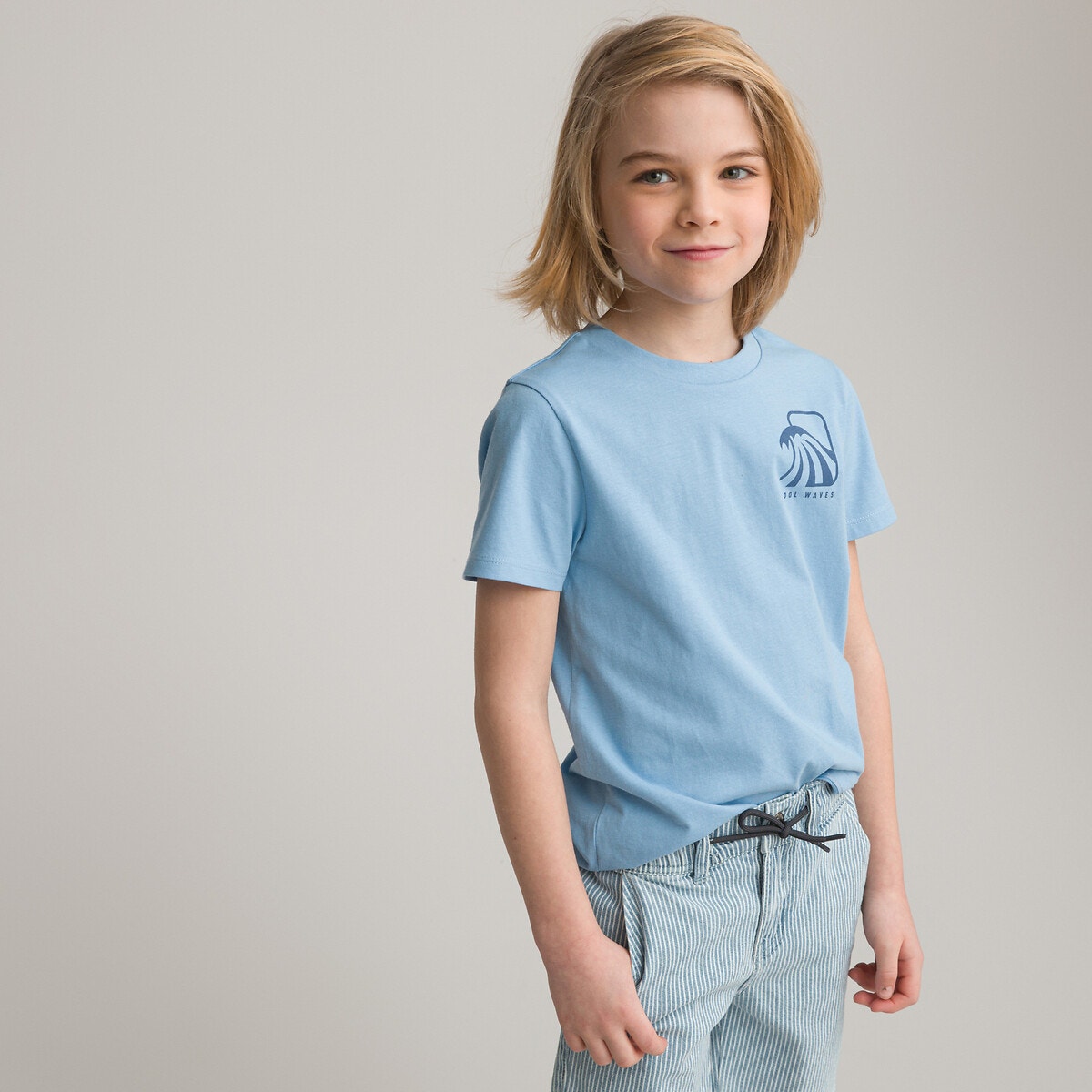 Κοντομάνικη μπλούζα με μοτίβο στο στήθος