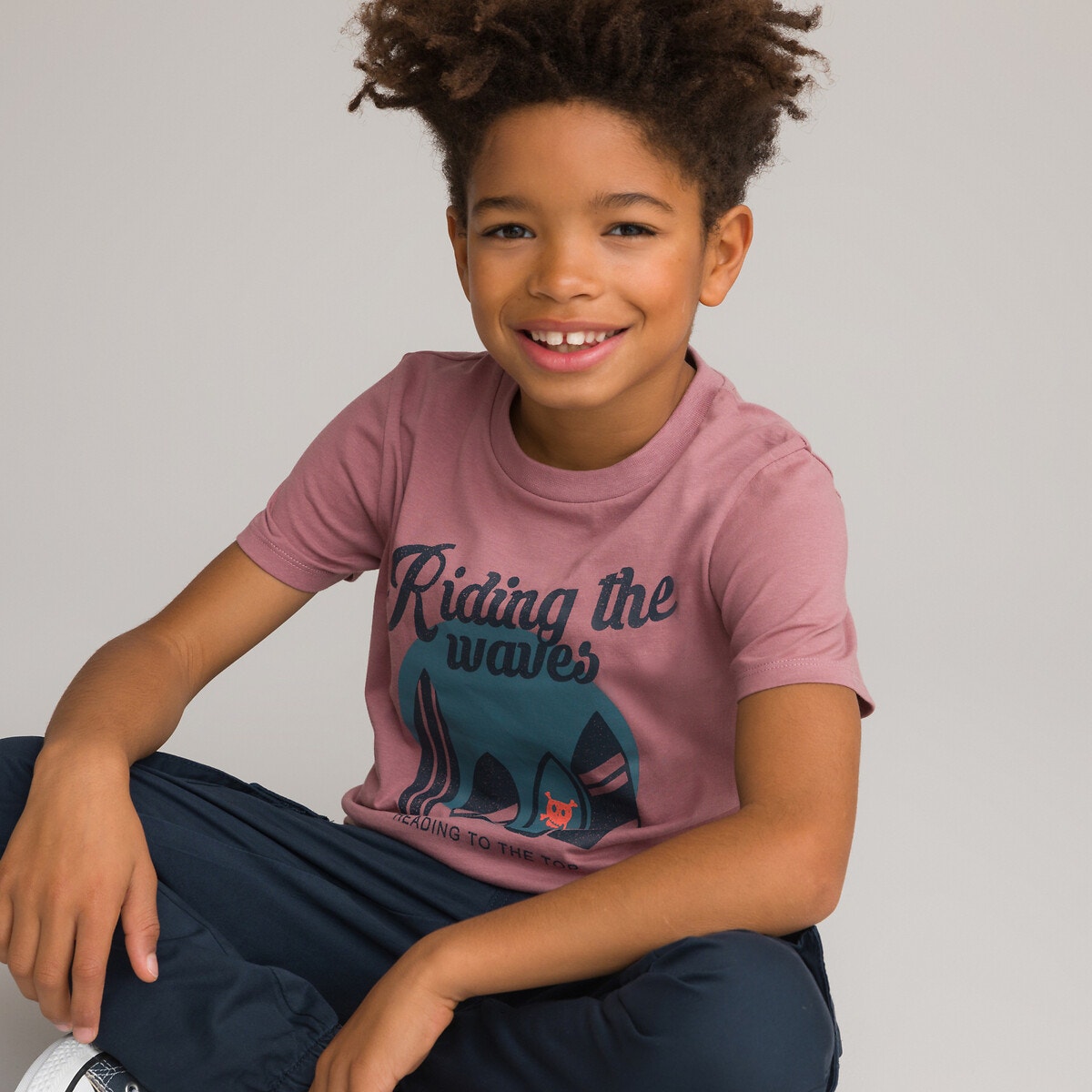 T-shirt με στρογγυλή λαιμόκοψη και στάμπα σανίδες σερφ